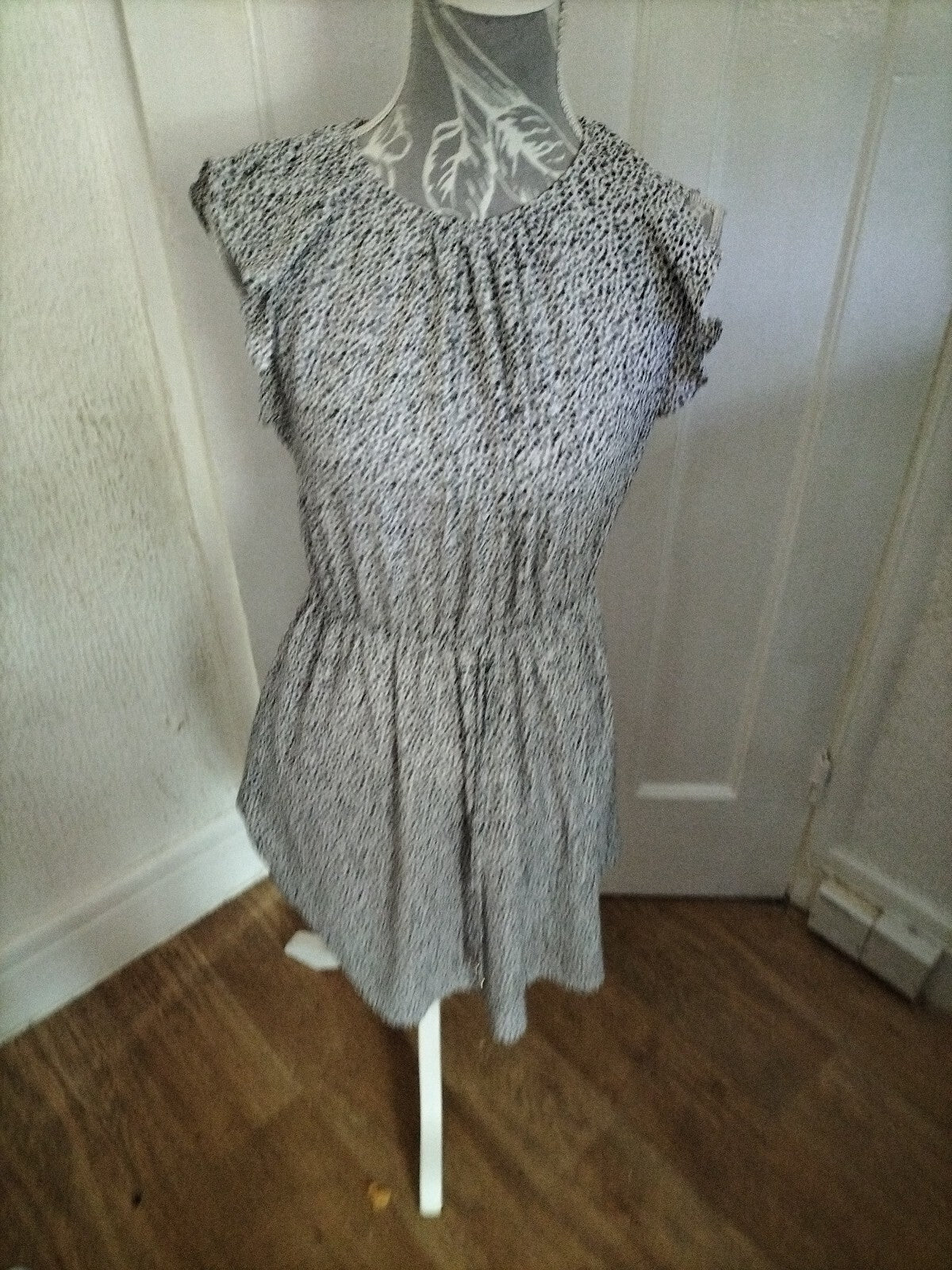 Ladies H&M Size 8 White Poka Dot Short Sleeve Dress