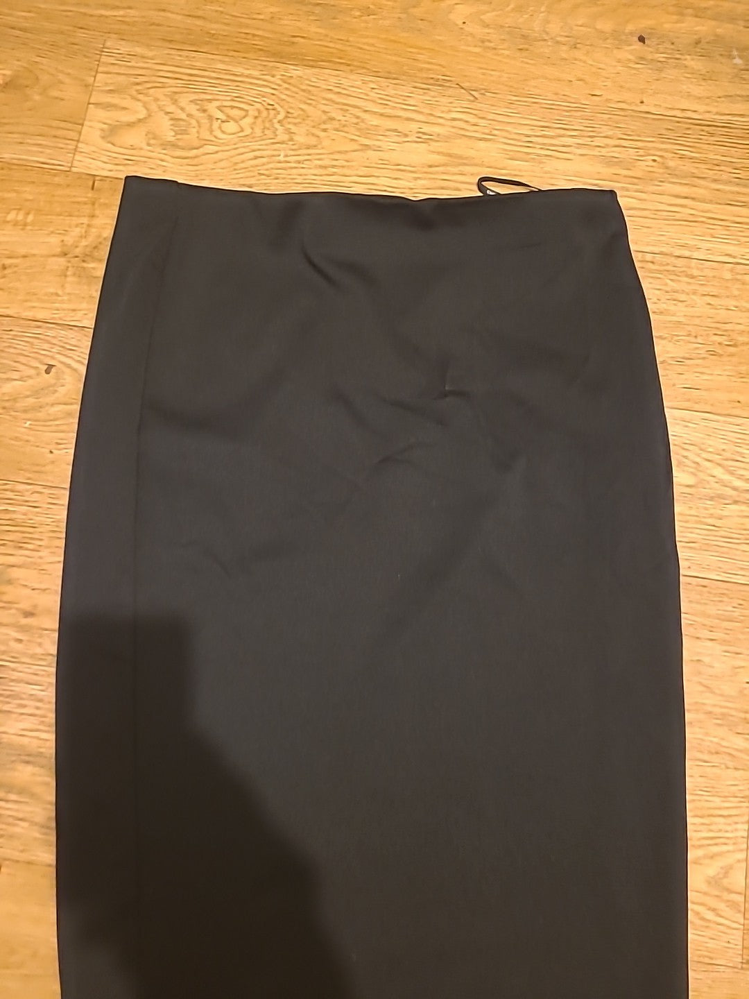 Ladies Dorothy Perkins Size 16 Black Zipped Skirt