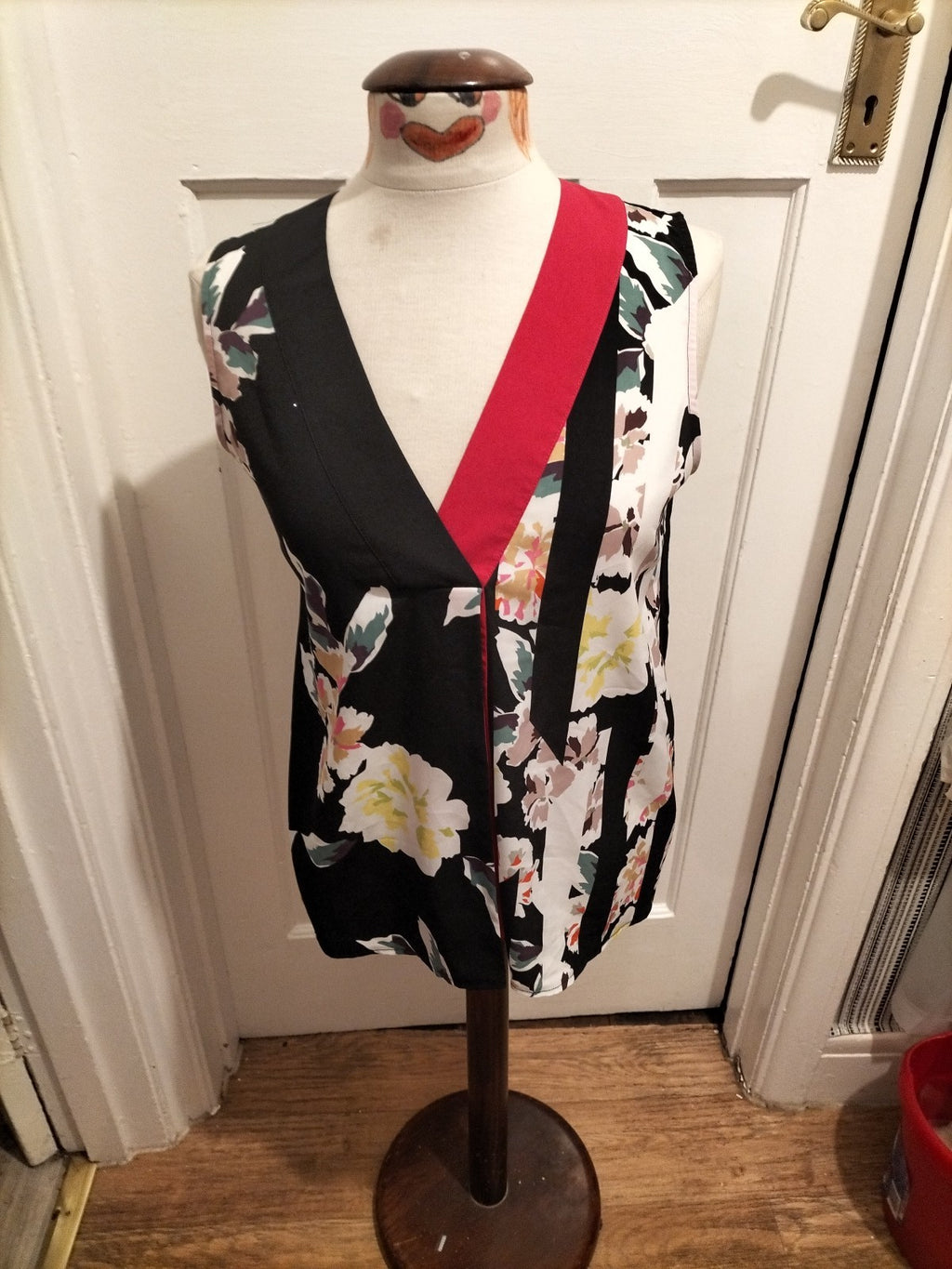Ladies French Connection Size Small Multicoloured Sleeveless Blouse