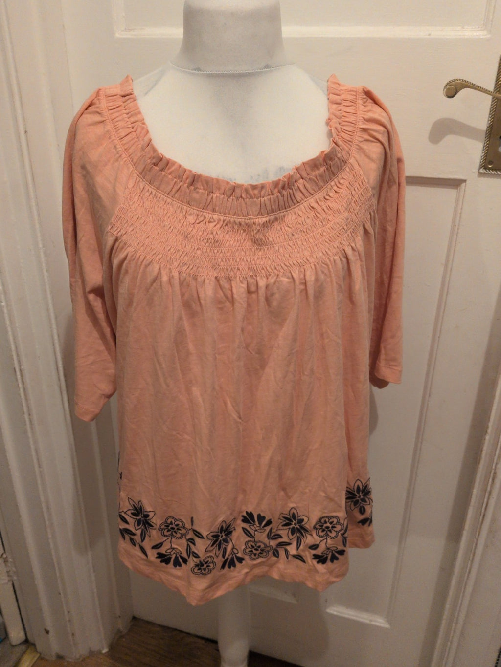 Ladies Papaya Size 18 Pink With Floral Embroidery Hem Short Sleeve Blouse