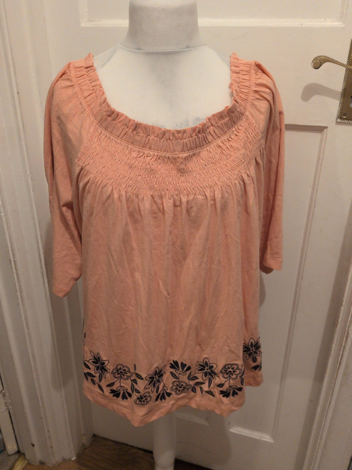 Ladies Papaya Size 18 Pink With Floral Embroidery Hem Short Sleeve Blouse