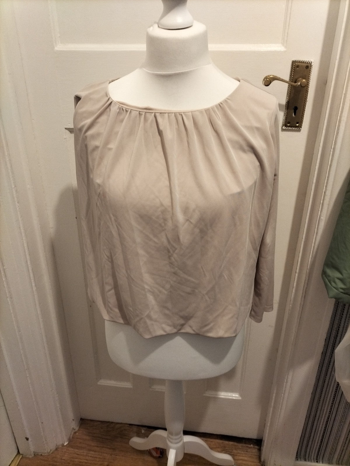 Ladies H&M Size Large Neutral Lined Long Sleeved Blouse