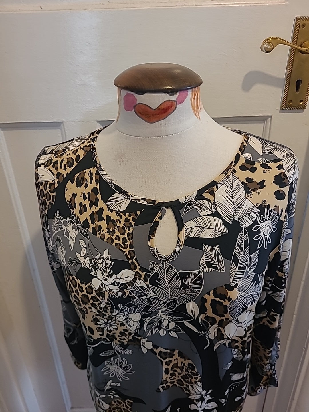 Ladies Klass Size Small Multi Floral Long Sleeved Tshirt