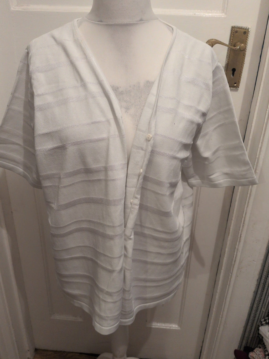 Evans 26/28 White Short Sleeve Buttoned Blouse(Hole Where Label Cut Out)