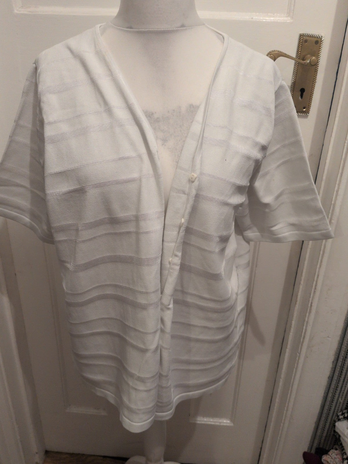 Evans 26/28 White Short Sleeve Buttoned Blouse(Hole Where Label Cut Out)
