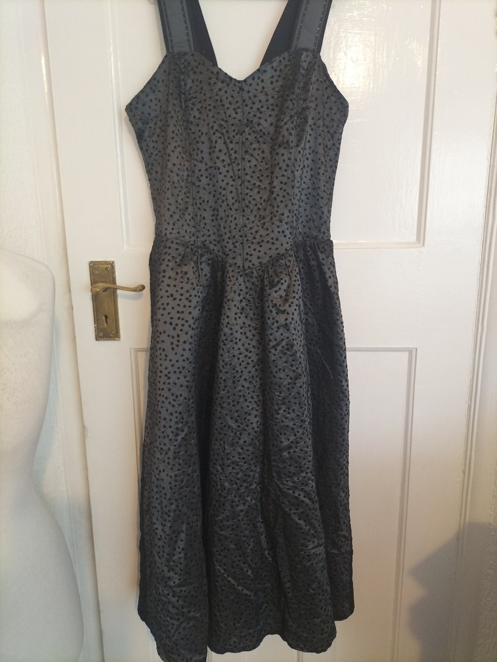 Ladies Kriss Size 14 Silvery Grey Black Sleeveless Dress