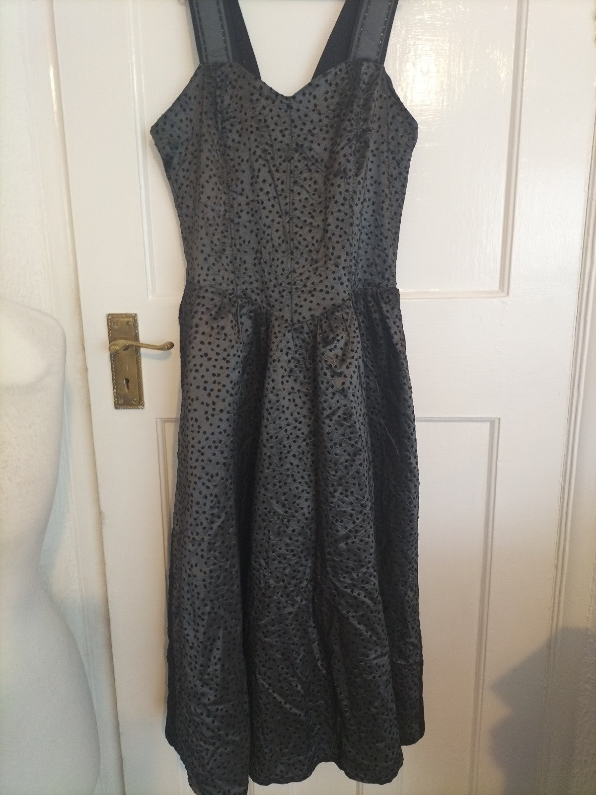Ladies Kriss Size 14 Silvery Grey Black Sleeveless Dress