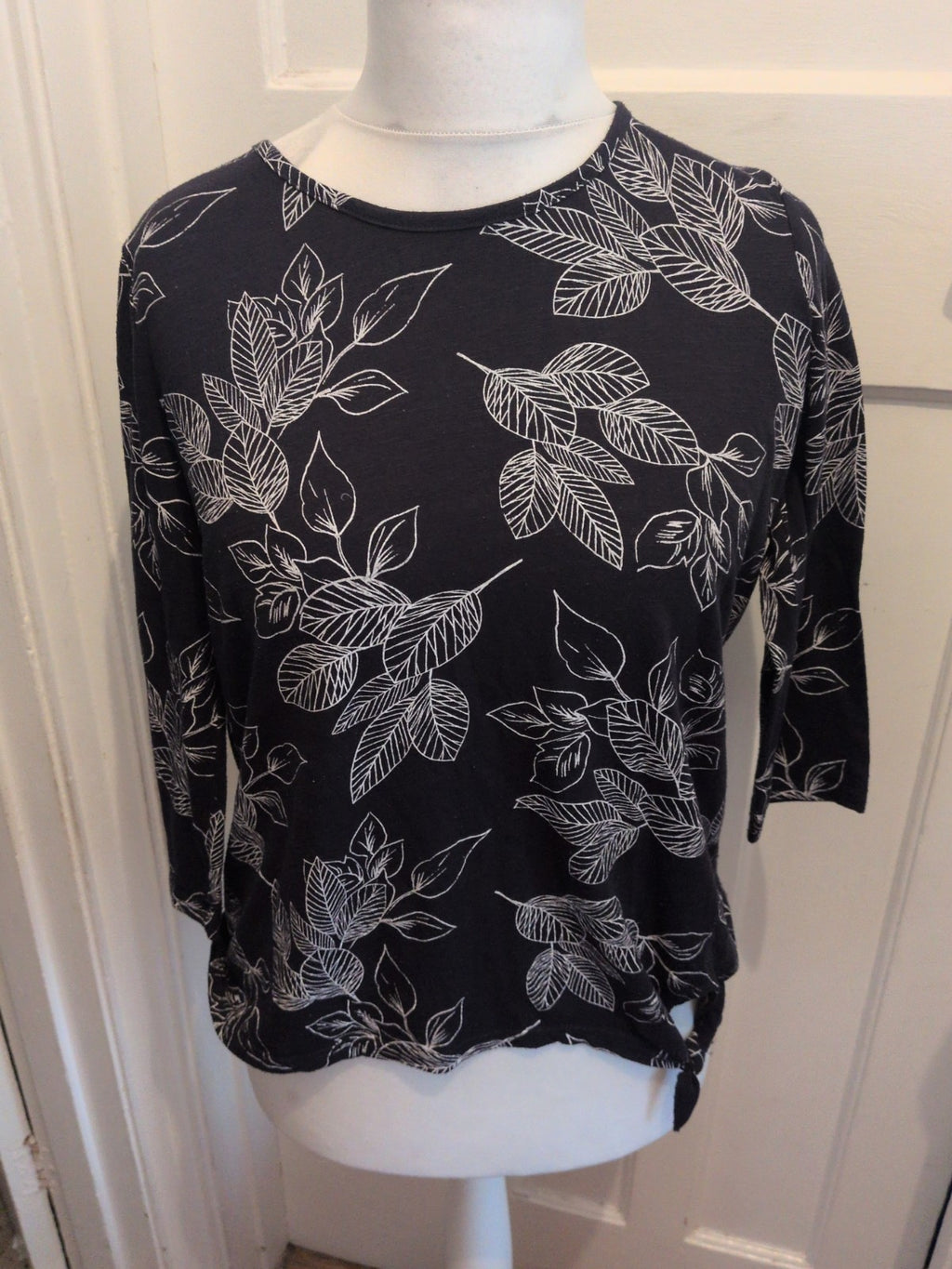 Bonmarche 12 Navy With White Leaves 3/4 Sleeve Blouse