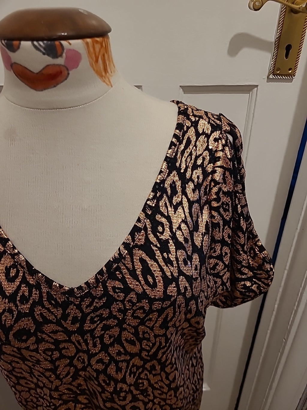 Brand New Ladies Papaya Size 14 Bronze Black Short Sleeved Tshirt