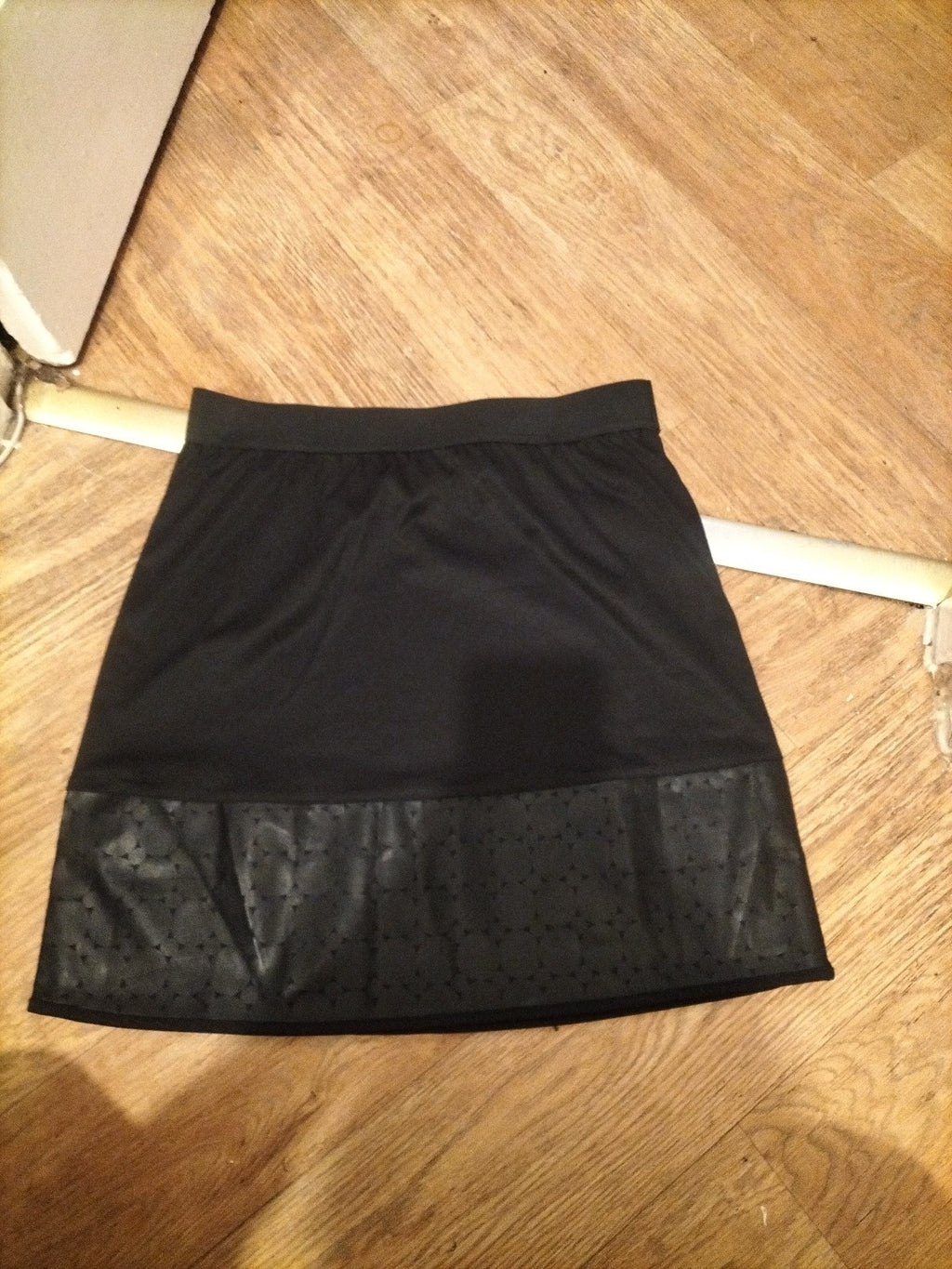 Ladies Miss & Trend Size 2 Black Elasticated Skirt