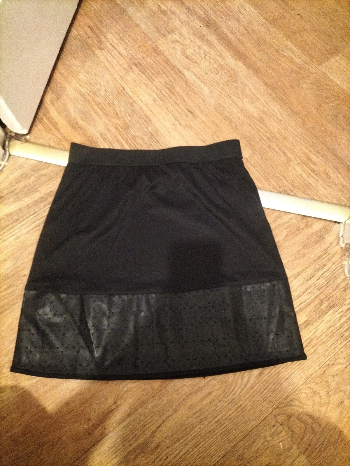 Ladies Miss & Trend Size 2 Black Elasticated Skirt