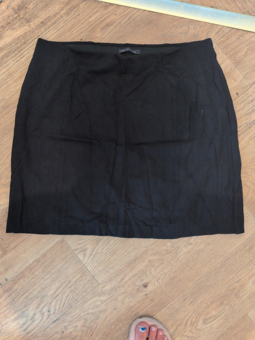 Marks And Spencer 16 Length 21" Stretch Black Skirt