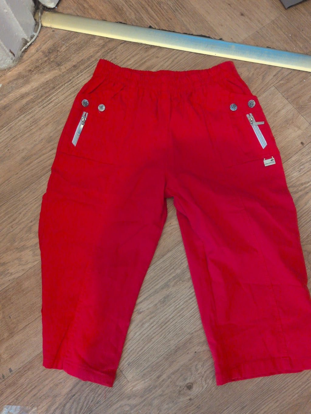Ladies Medium Red Elasticated Crop Trousers