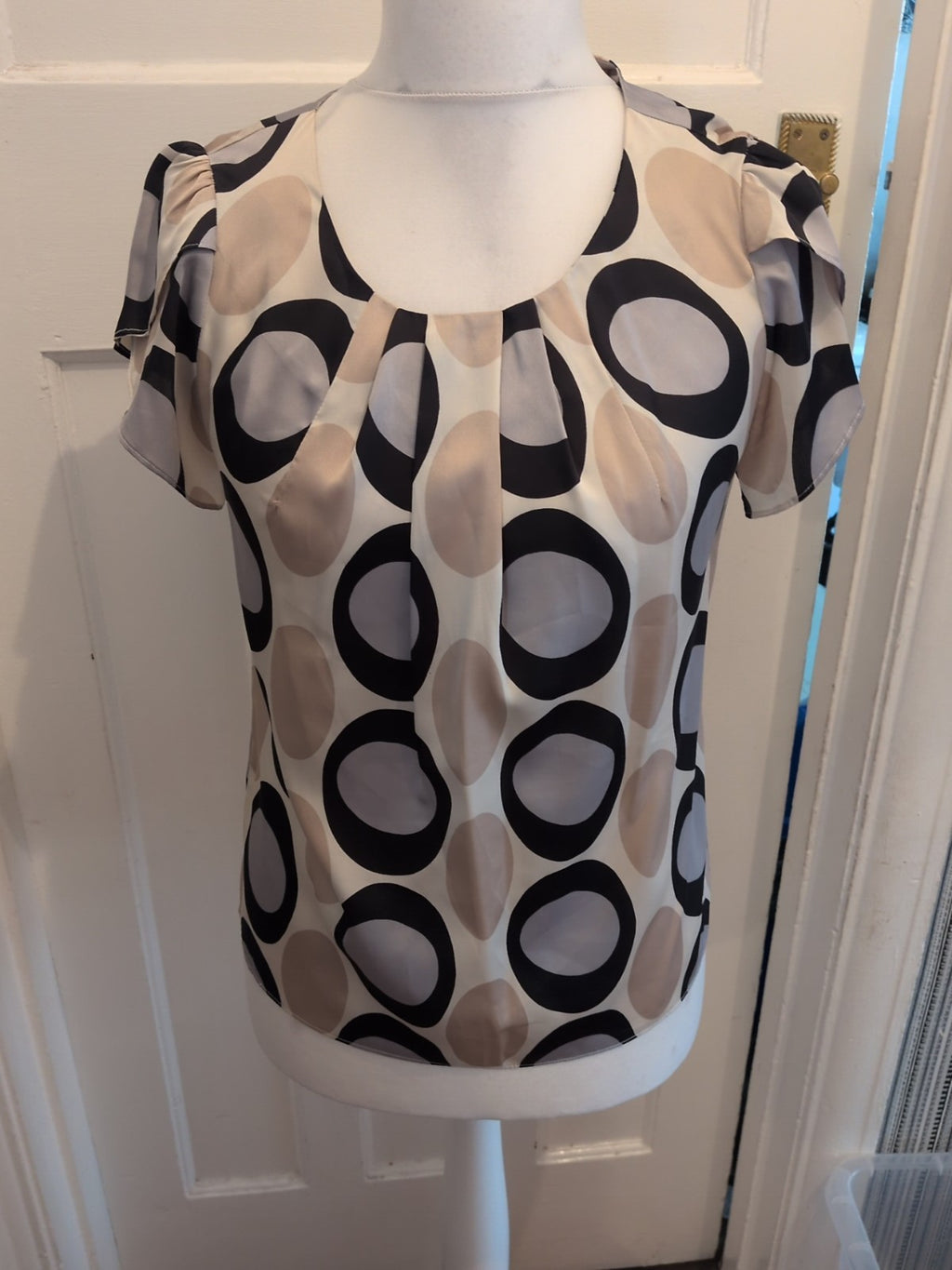 CC 10 Beige Black And Grey Circle Pattern Short Sleeve Blouse