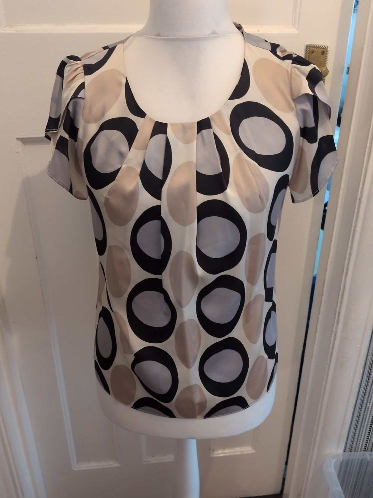 CC 10 Beige Black And Grey Circle Pattern Short Sleeve Blouse