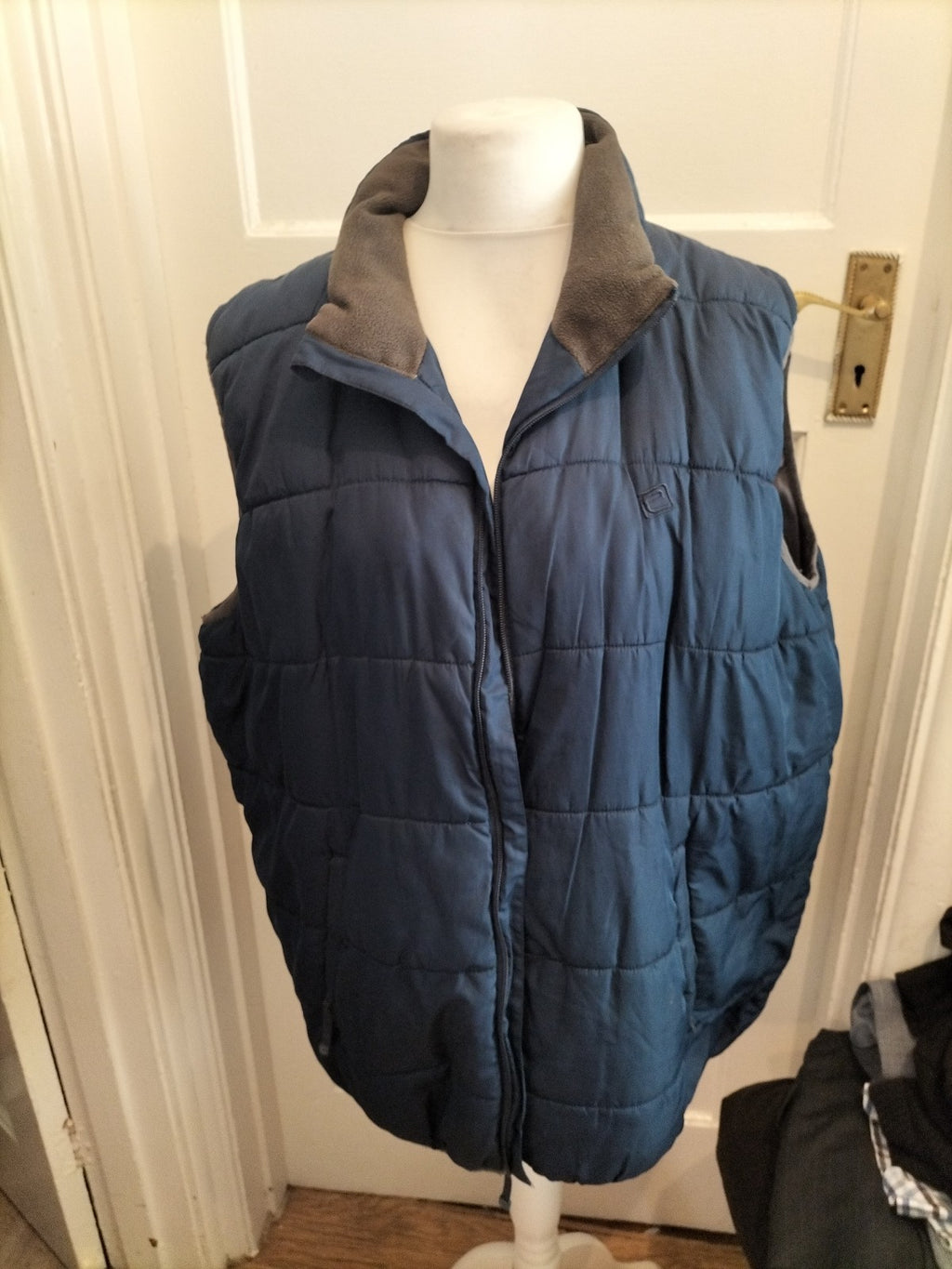 Mens Mountain Warehouse Size 2XL Navy Puffer Jacket