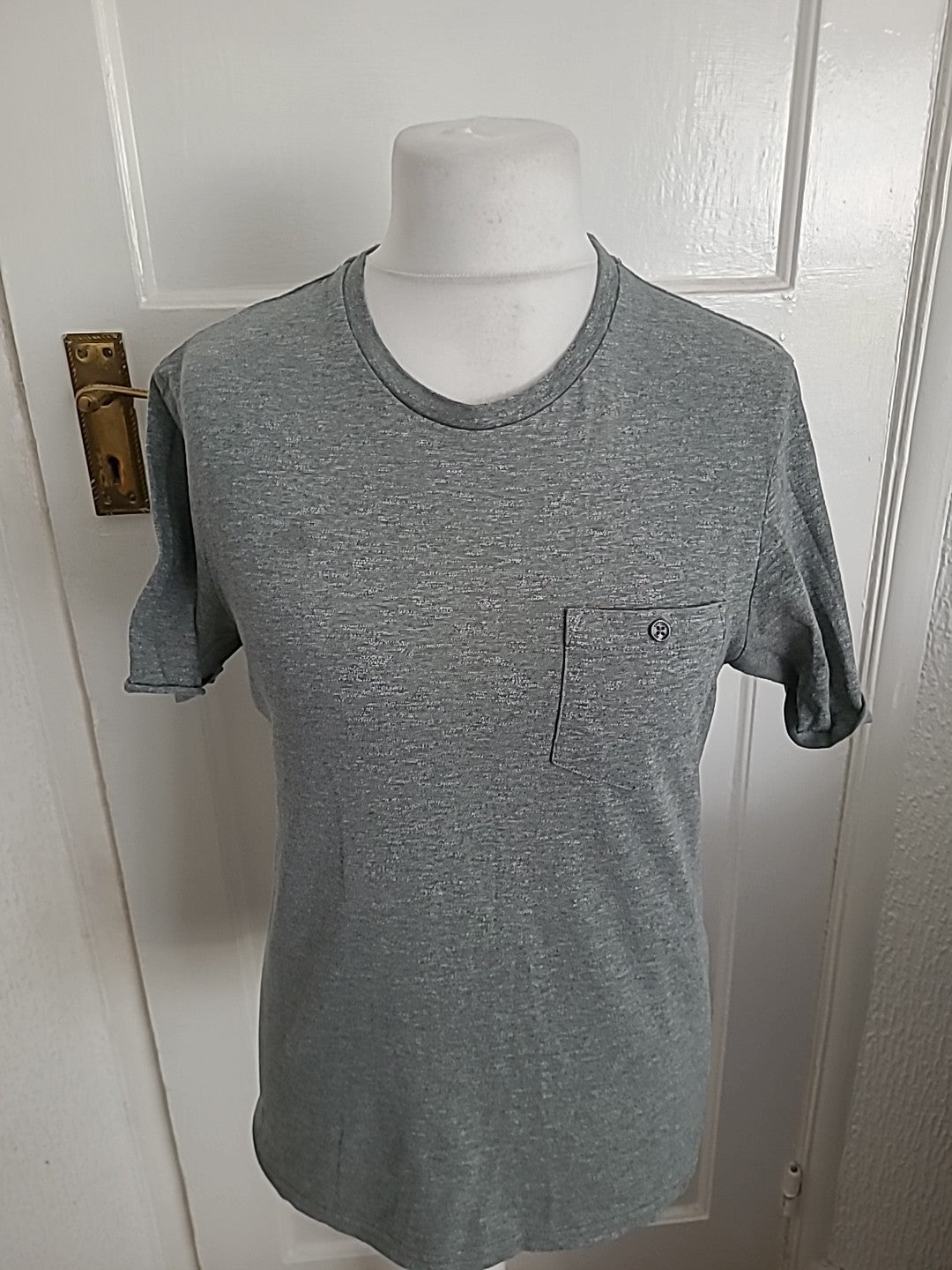 Mens Burton Size Small Grey Round Neck Short Sleeved Tshirt