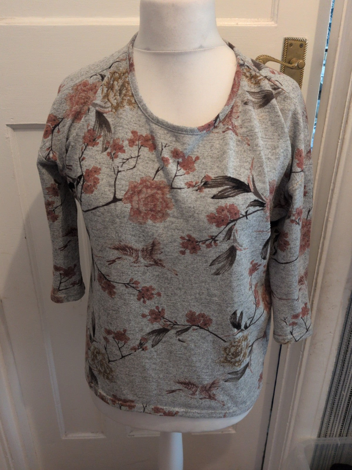 Ladies Vero Moda Small Grey Flower Long Sleeve Blouse