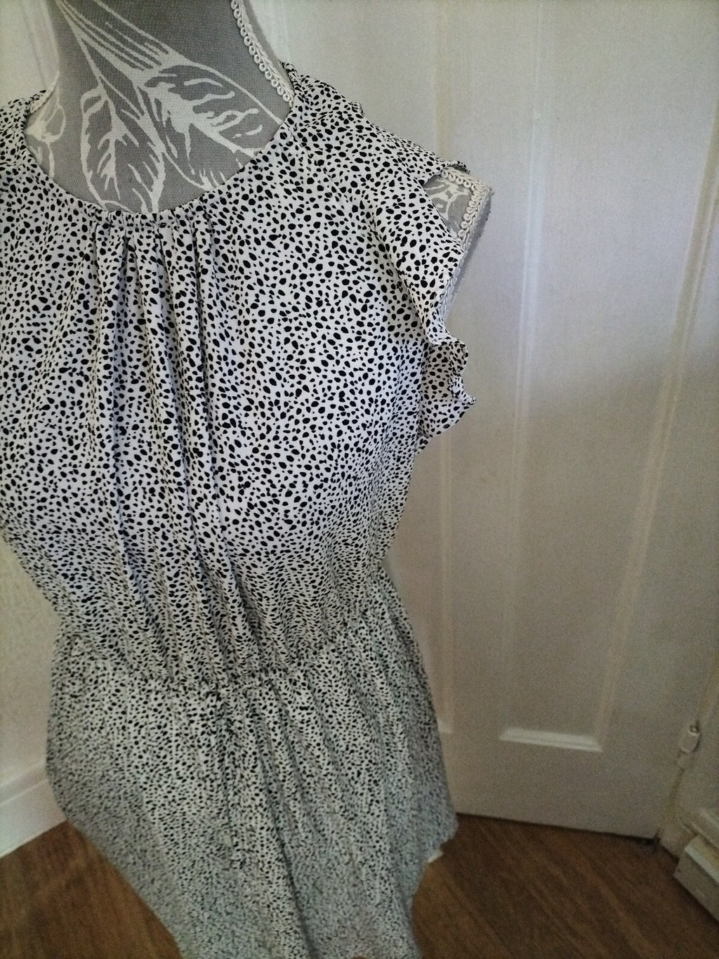 Ladies H&M Size 8 White Poka Dot Short Sleeve Dress