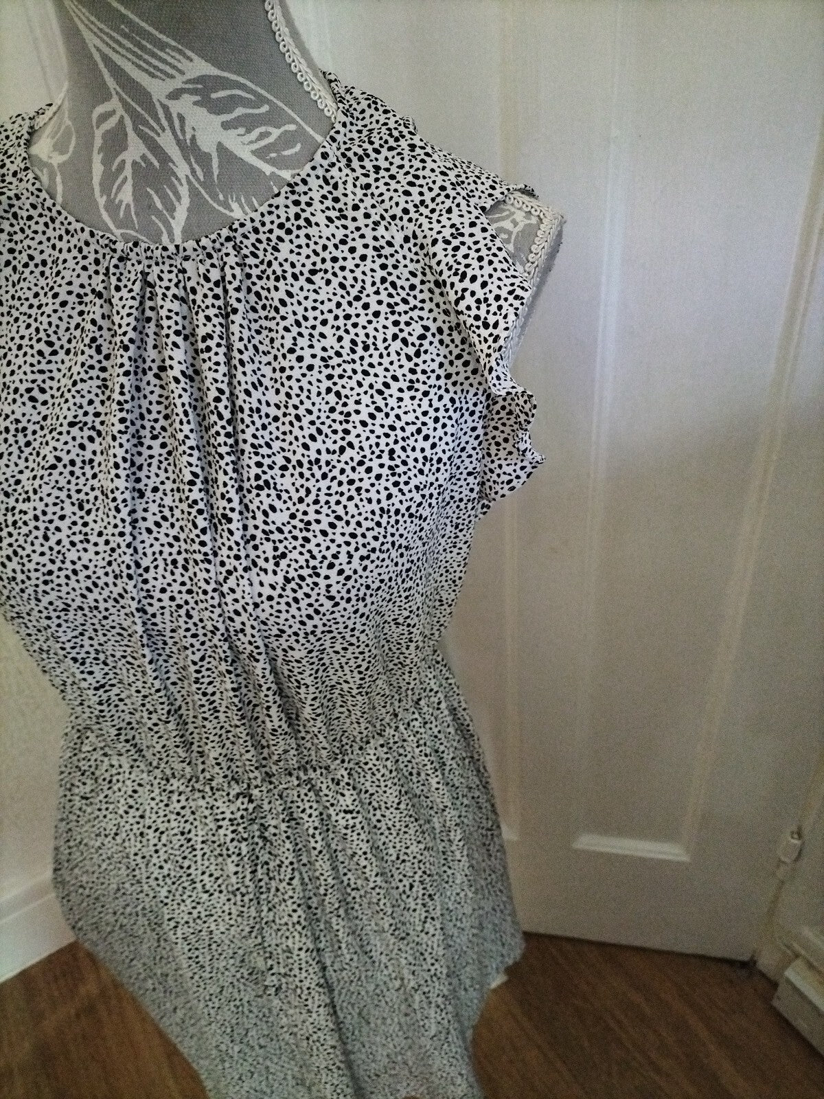 Ladies H&M Size 8 White Poka Dot Short Sleeve Dress