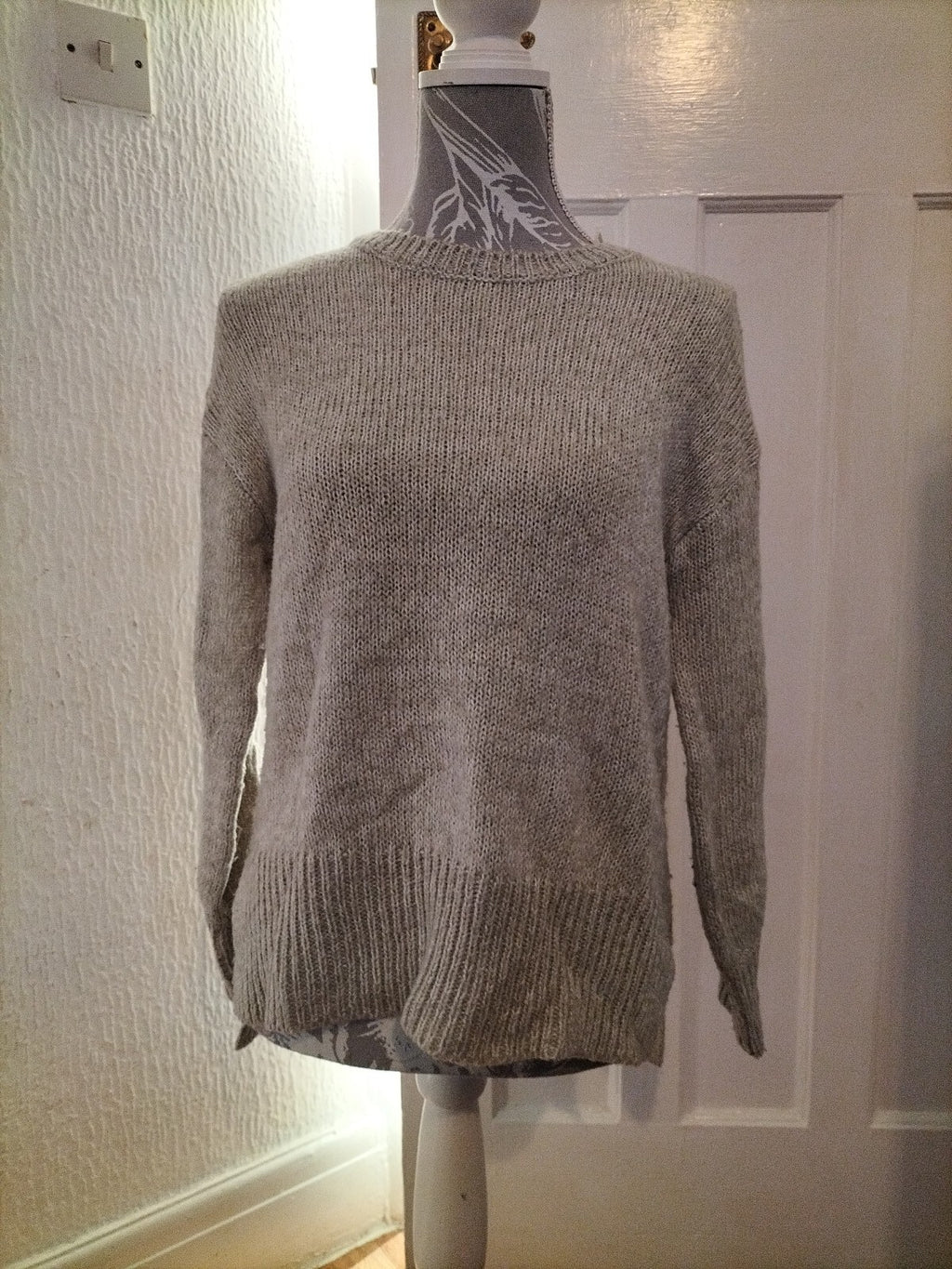 Ladies New Look Size Small Ivory Jumper