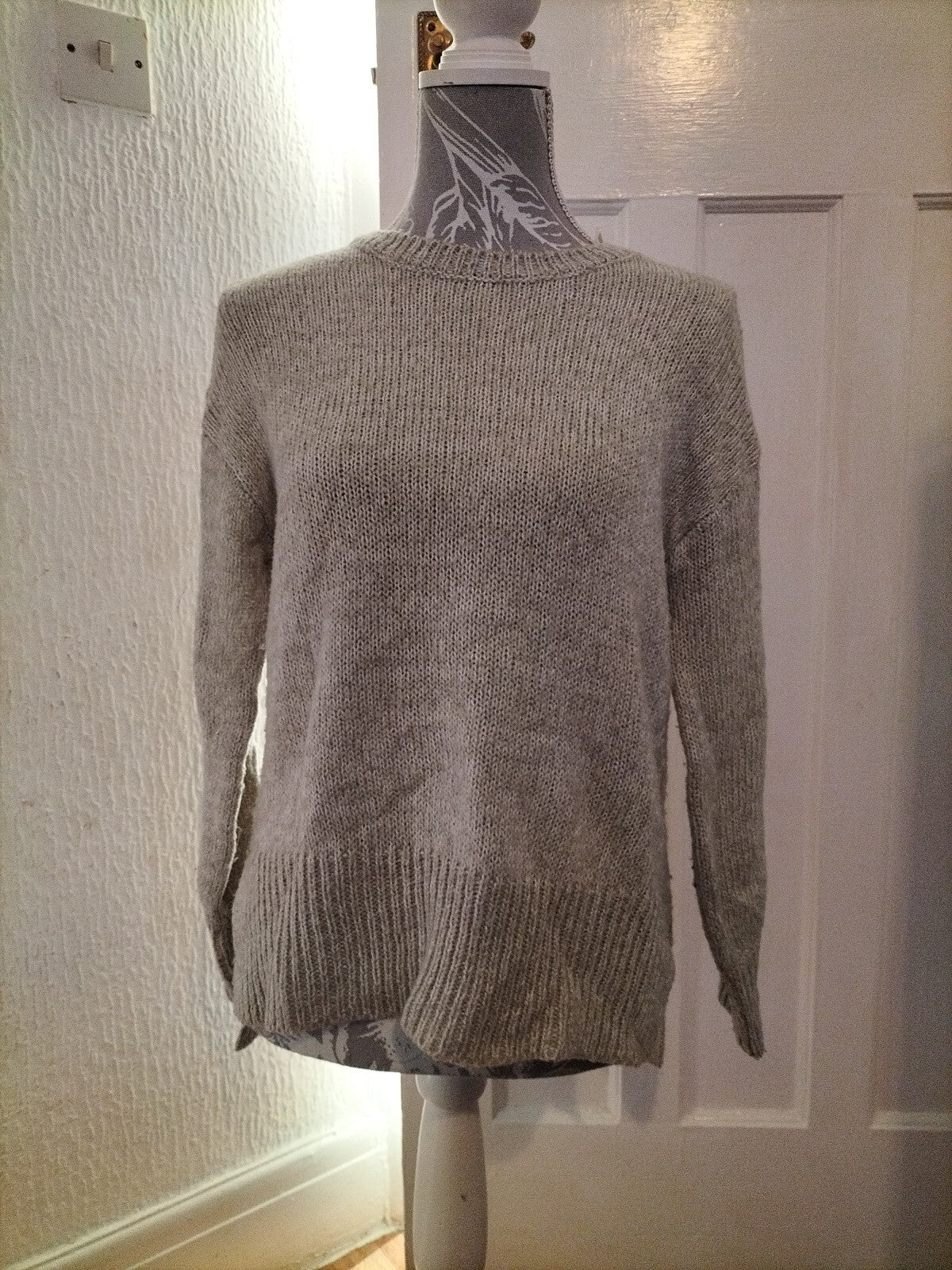Ladies New Look Size Small Ivory Jumper
