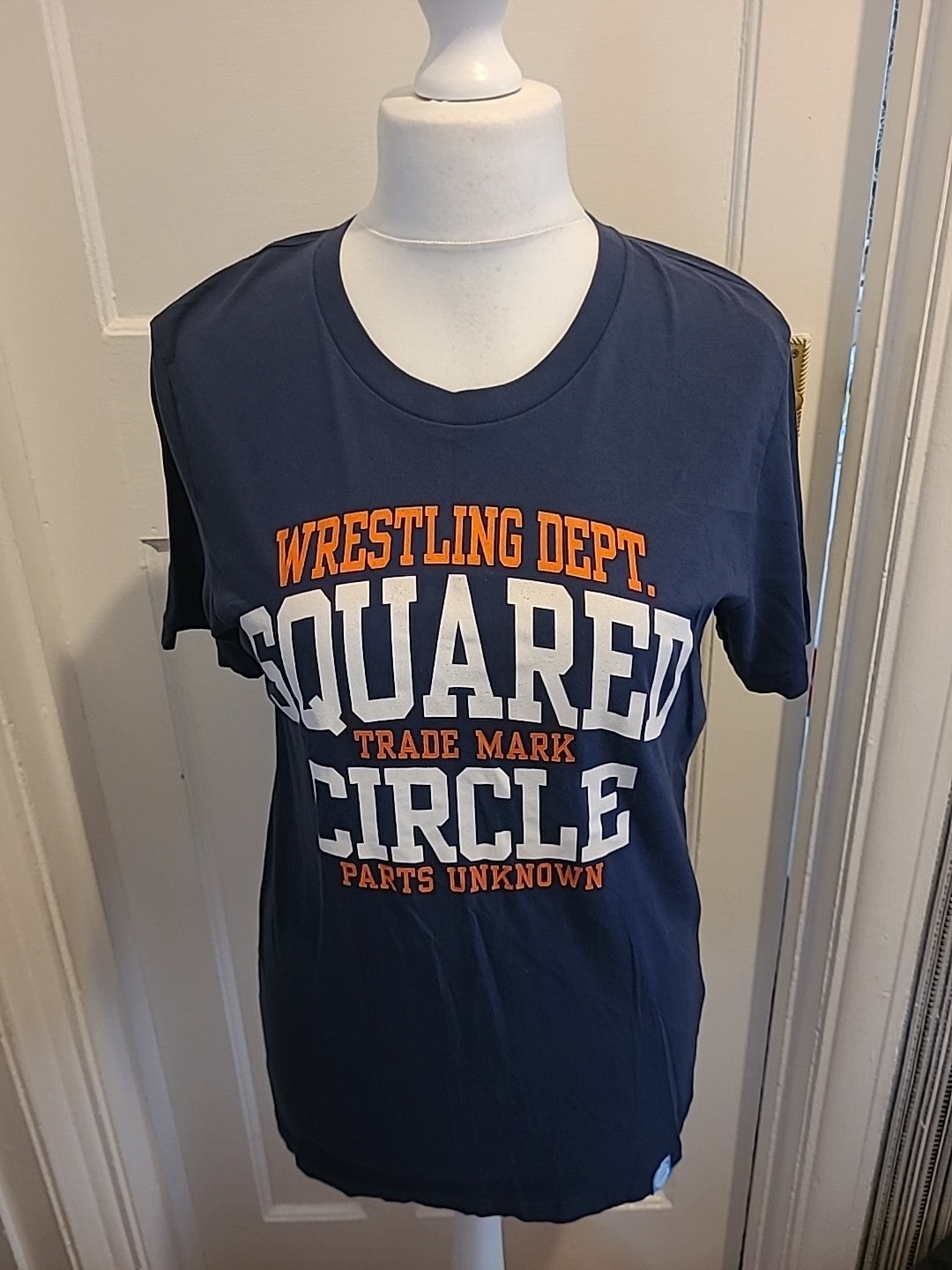 Mens Size Medium Mavy Wrestling Print Tshirt