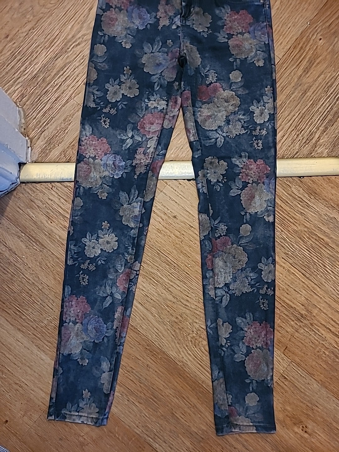 Ladies Zara Size Euro 34 Floral Jegging