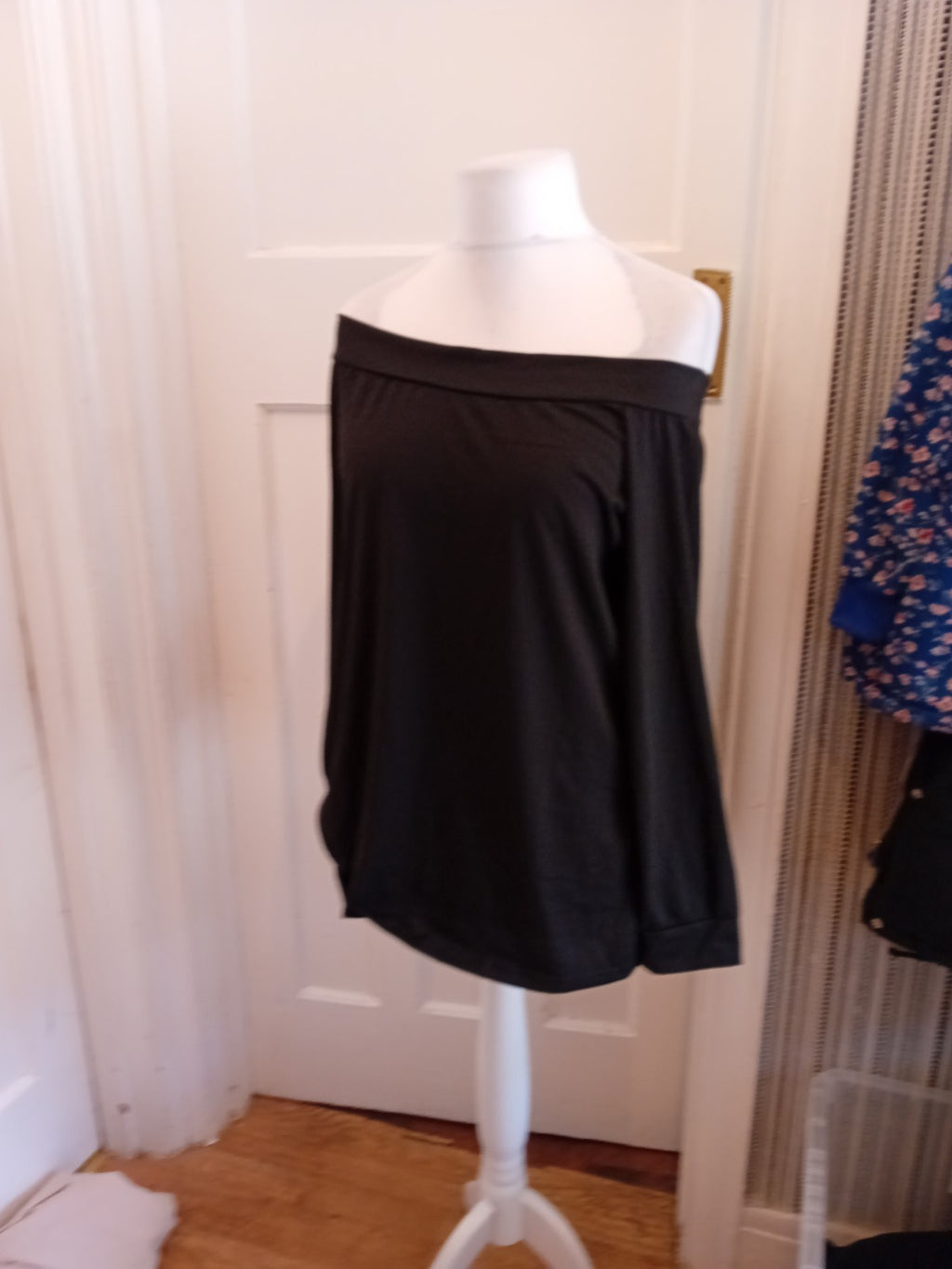 XL Black Wide Shoulder Long Sleeve T-shirt