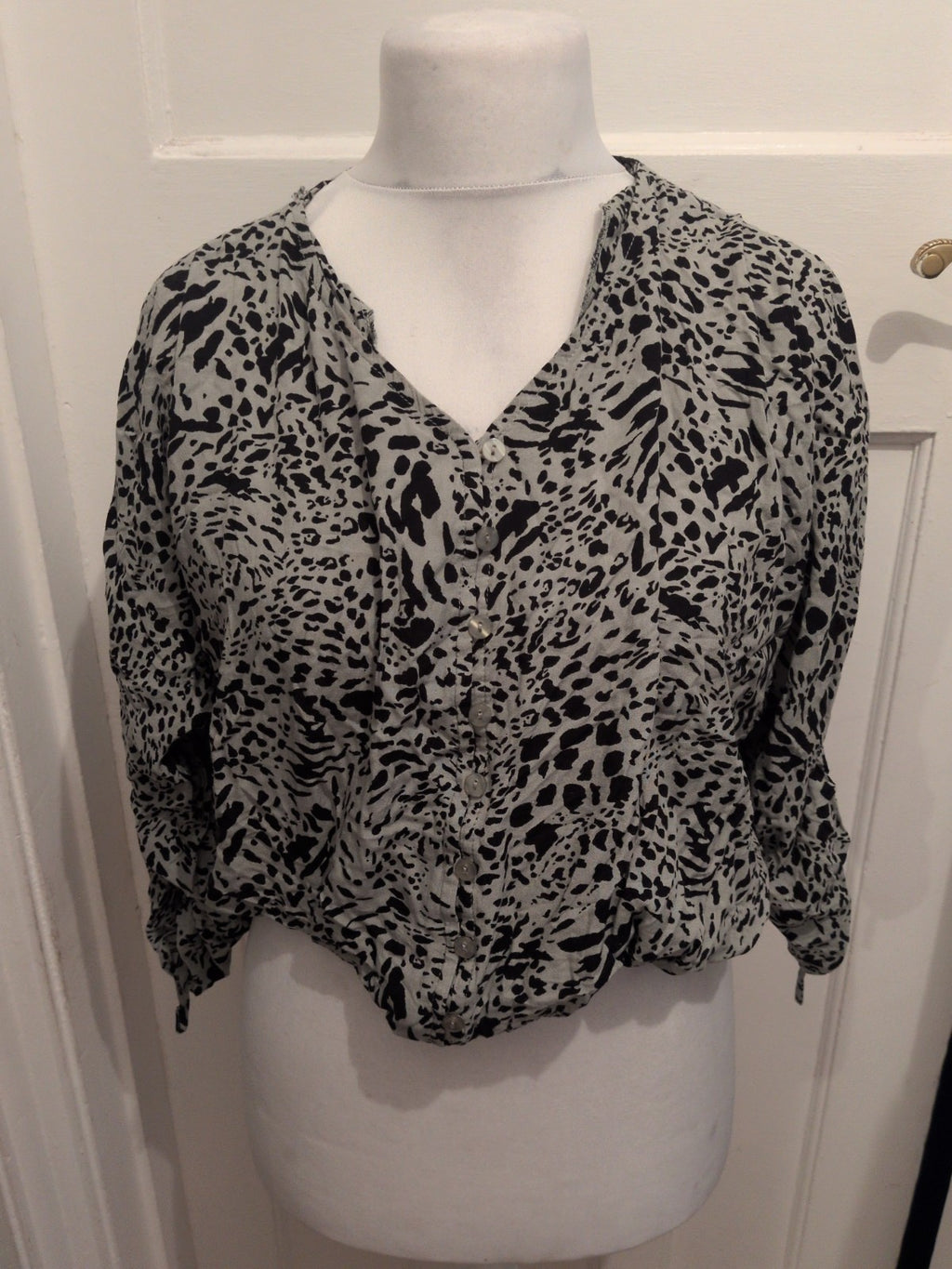 Apricot 10 Mint Green And Black Leopard Print Buttoned Blouse