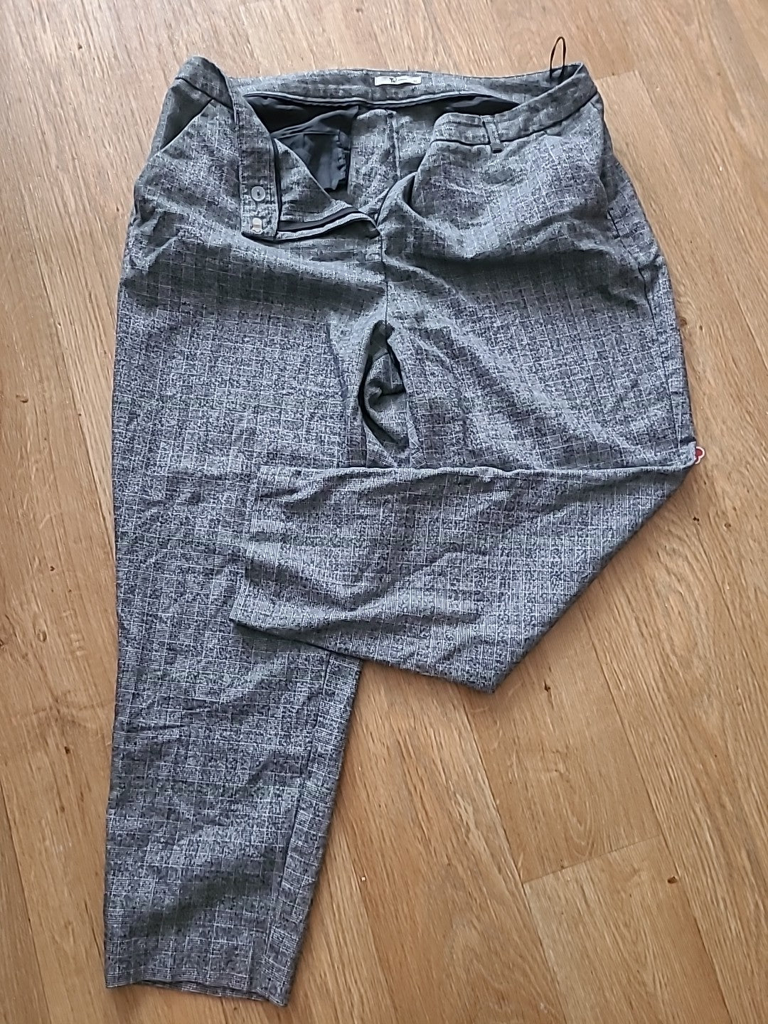 Ladies Tu Size 18s Grey Check Patterned Trousers
