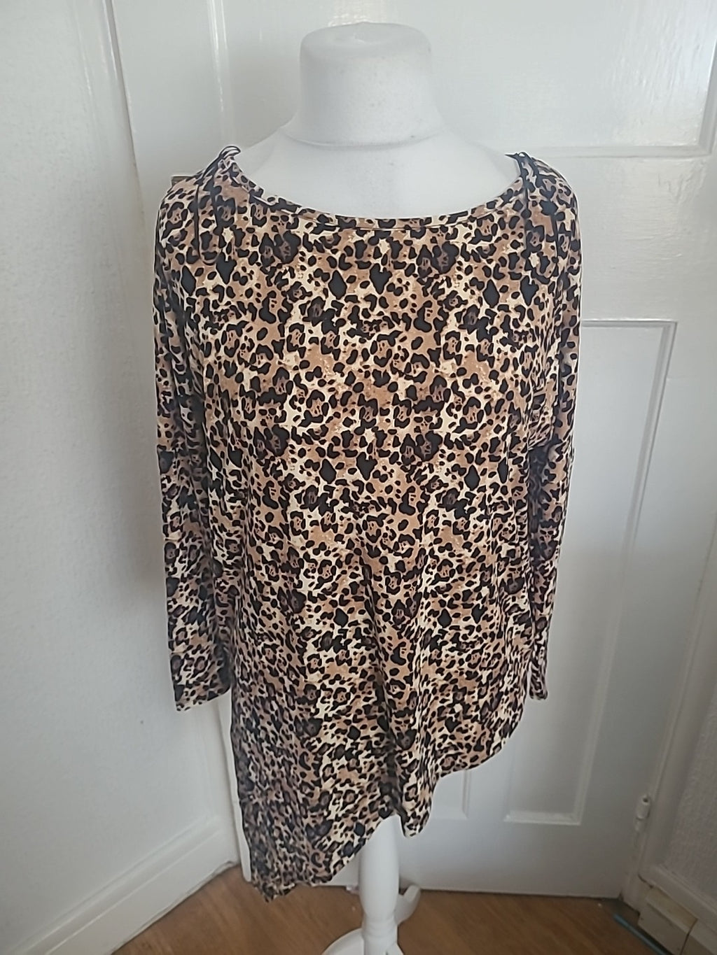 Ladies Pep&Co Size 10 Leopard Print Wavey Hem Blouse