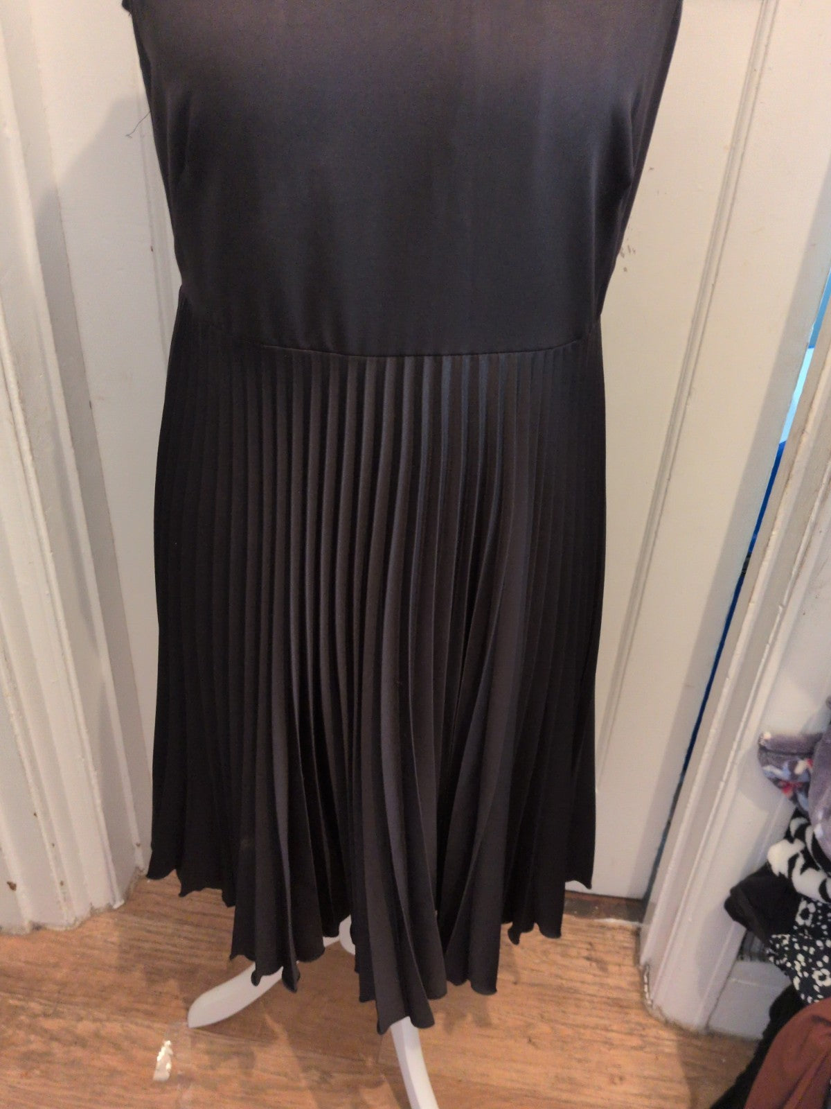 Ladies Closet Size 14 Black Sleeveless Pleated Midi Dress