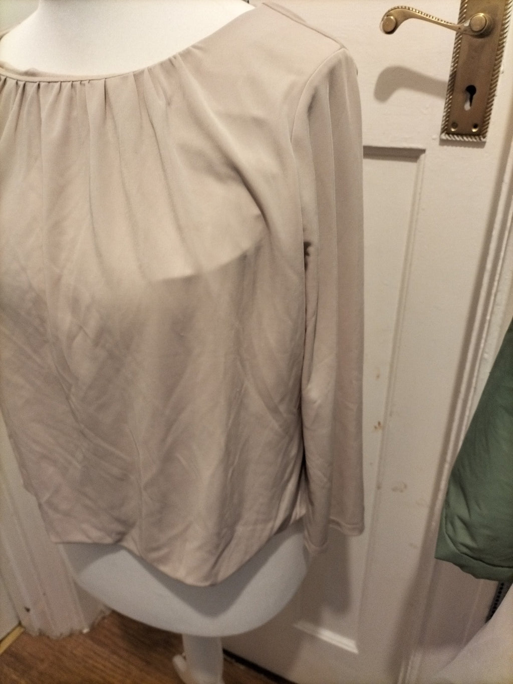 Ladies H&M Size Large Neutral Lined Long Sleeved Blouse