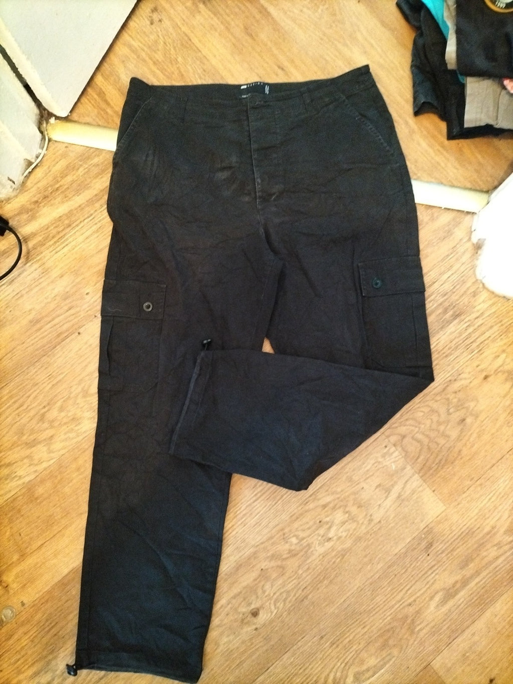 ASOS 32x30L Black Cargo Trousers