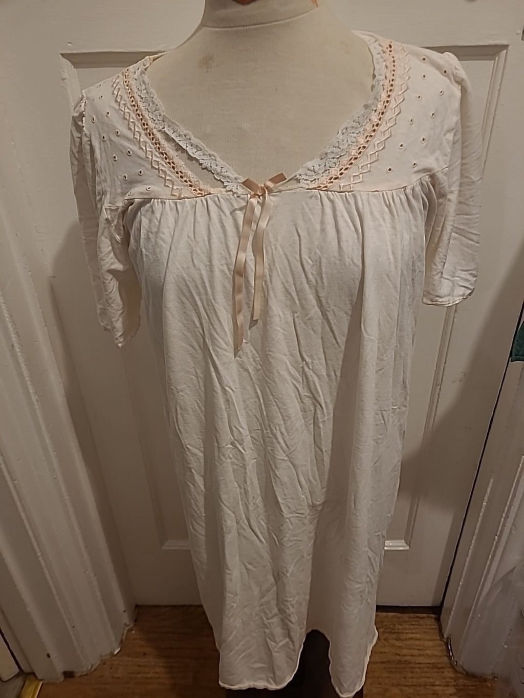Ladies Canda Size 10-12 Ivory Short Sleeved Nighty