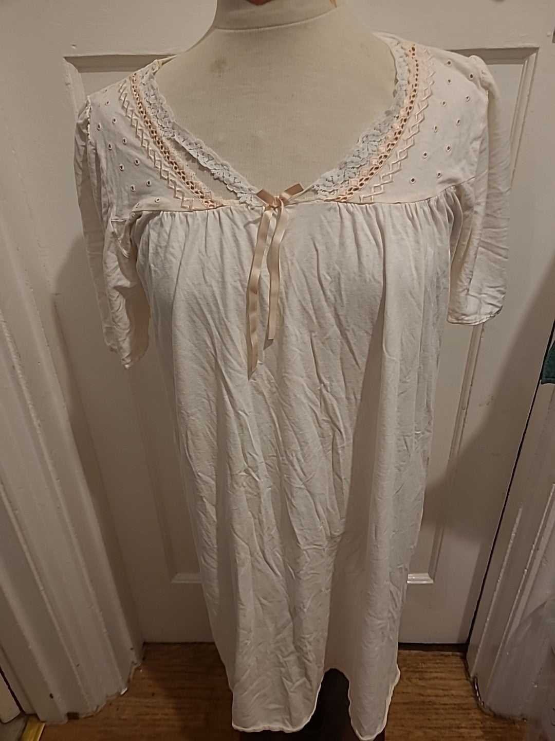 Ladies Canda Size 10-12 Ivory Short Sleeved Nighty
