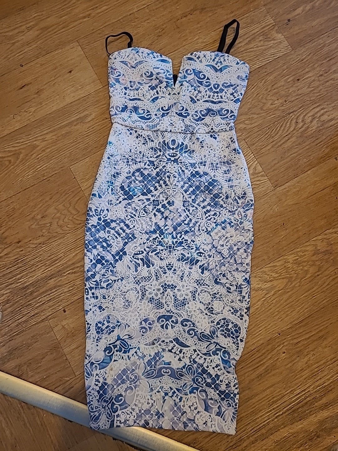 Ladies Lispy Size 8-10 Blue And White Padded Bust Dress