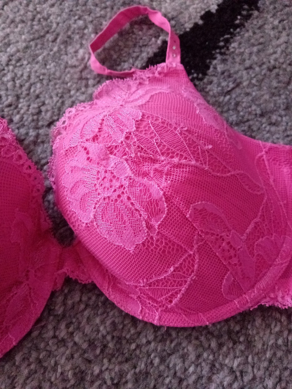 Ladies Cerise Pink Lace Bra 32 DD La Senza Free Delivery