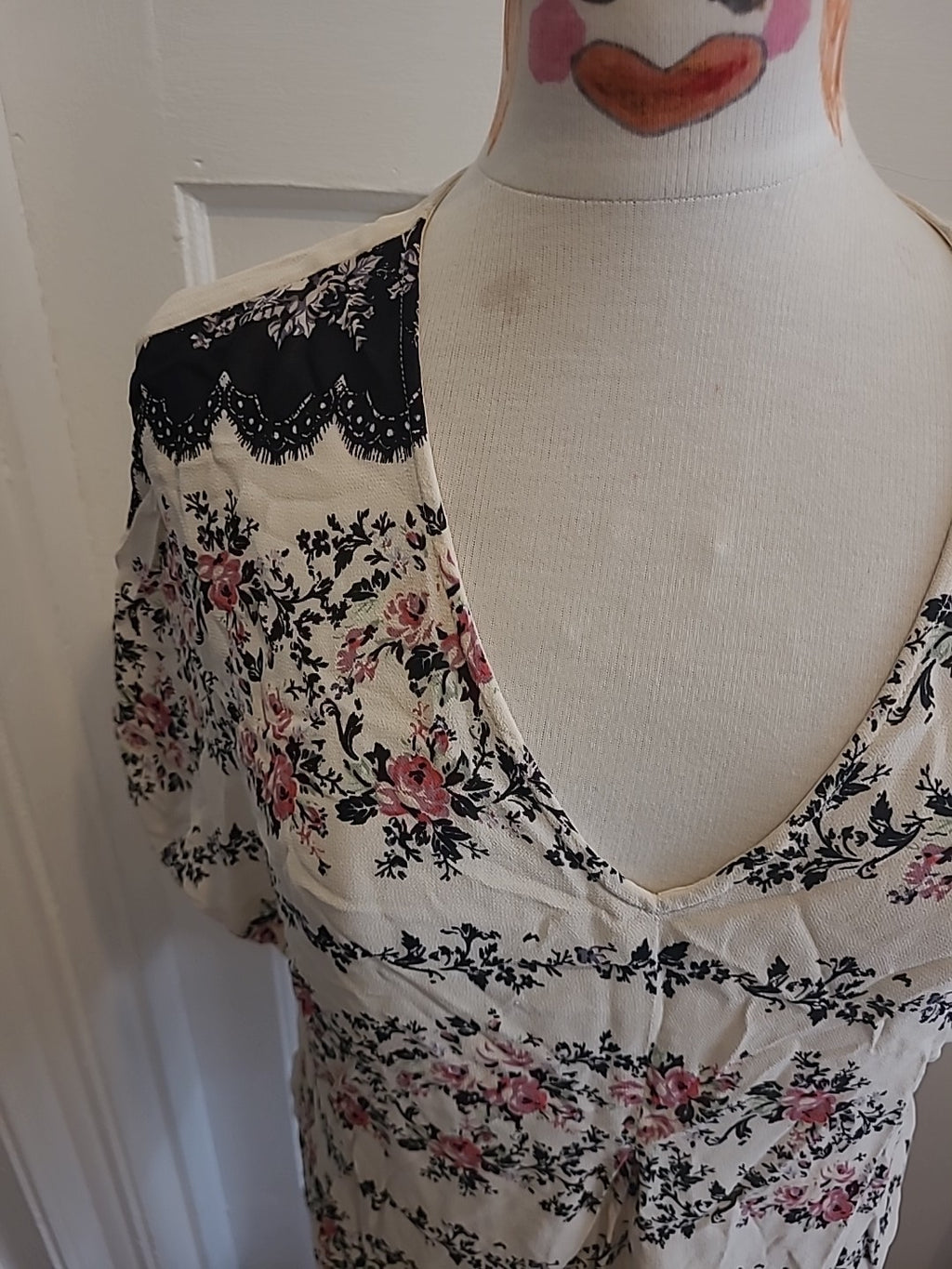 Ladies Monsoon Size 8 Cream Floral Short Sleeved Blouse