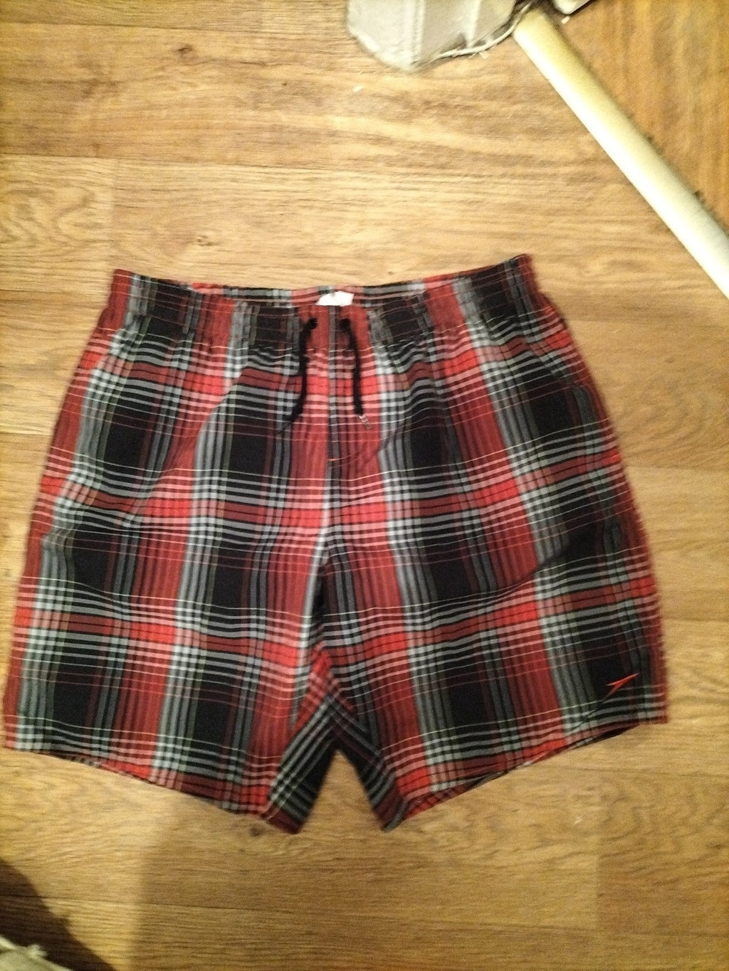 Mens Speedo Size XL Red And Black Mesh Lined Elasticated Shorts