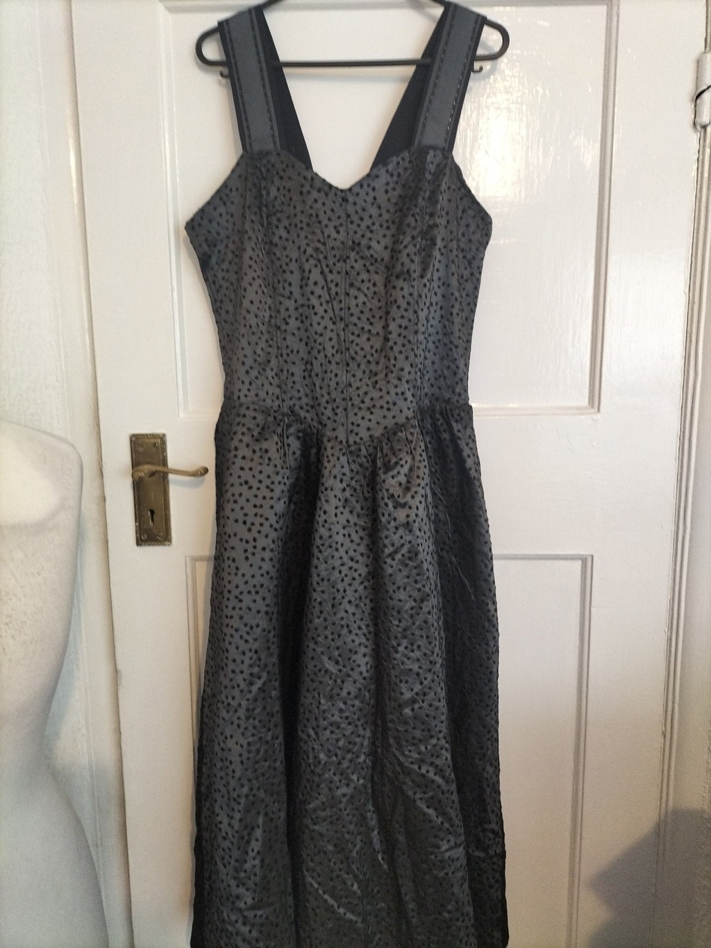 Ladies Kriss Size 14 Silvery Grey Black Sleeveless Dress