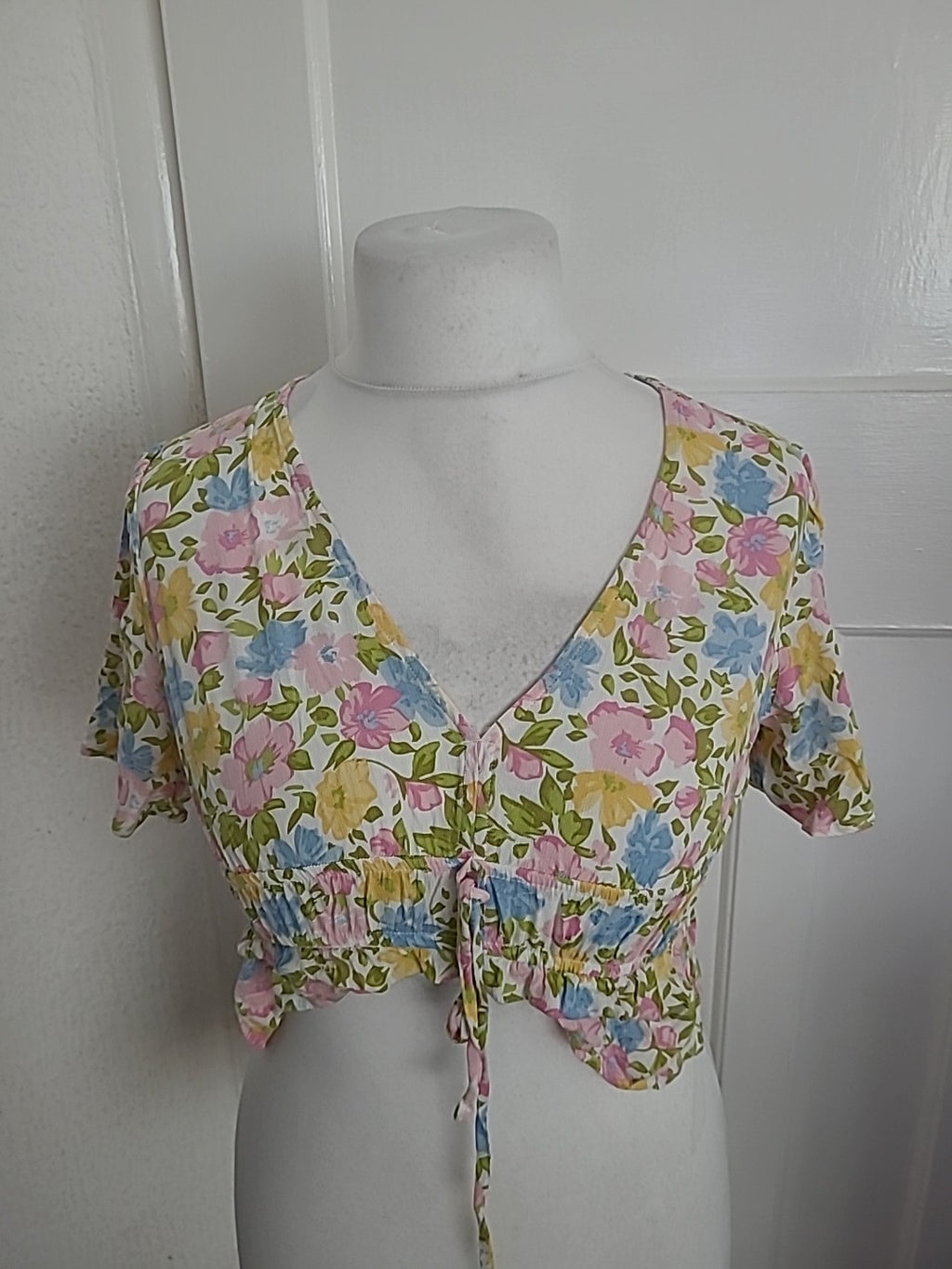 Ladies Primark Size 6 Multicoloured V Neck Tshirt