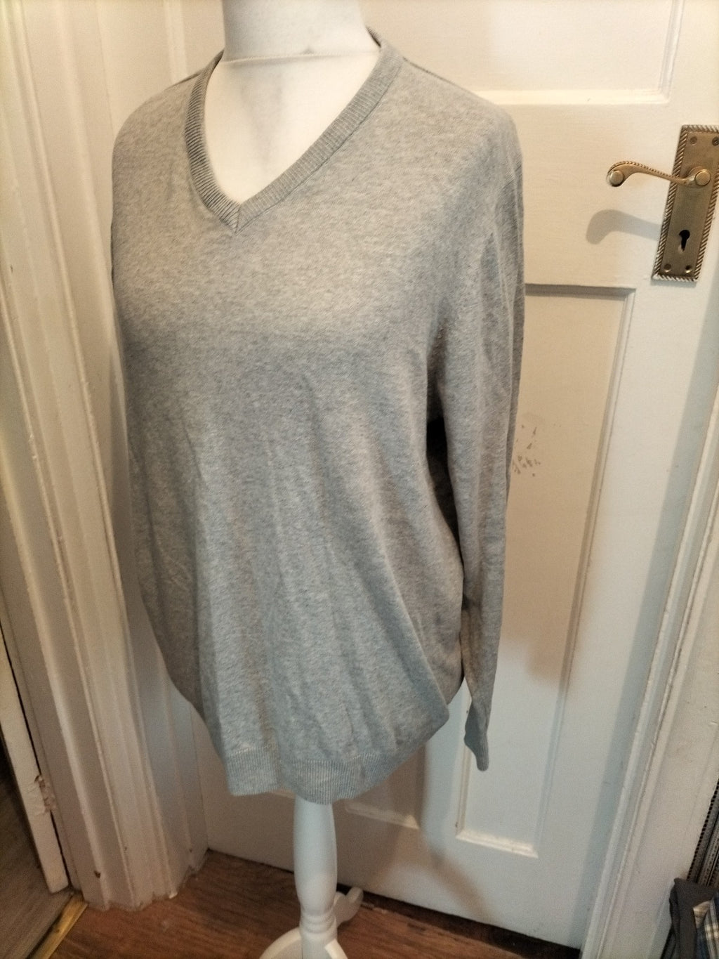 Mens Kensington Size XL Grey V Neck Lightweight Jumper