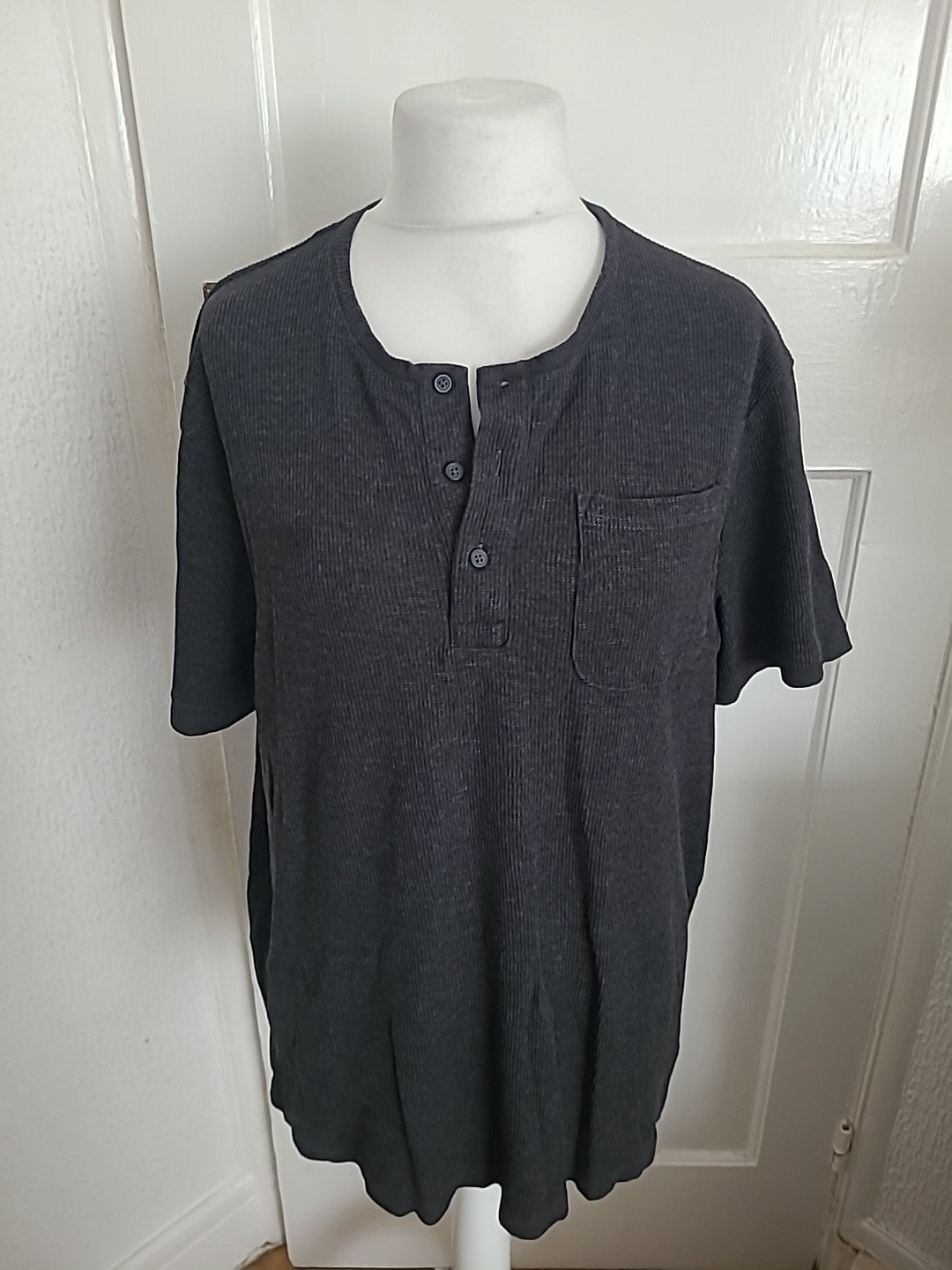 Mens Tu Size 2XL Grey Short Sleeved Shirt V Neck Uncollared
