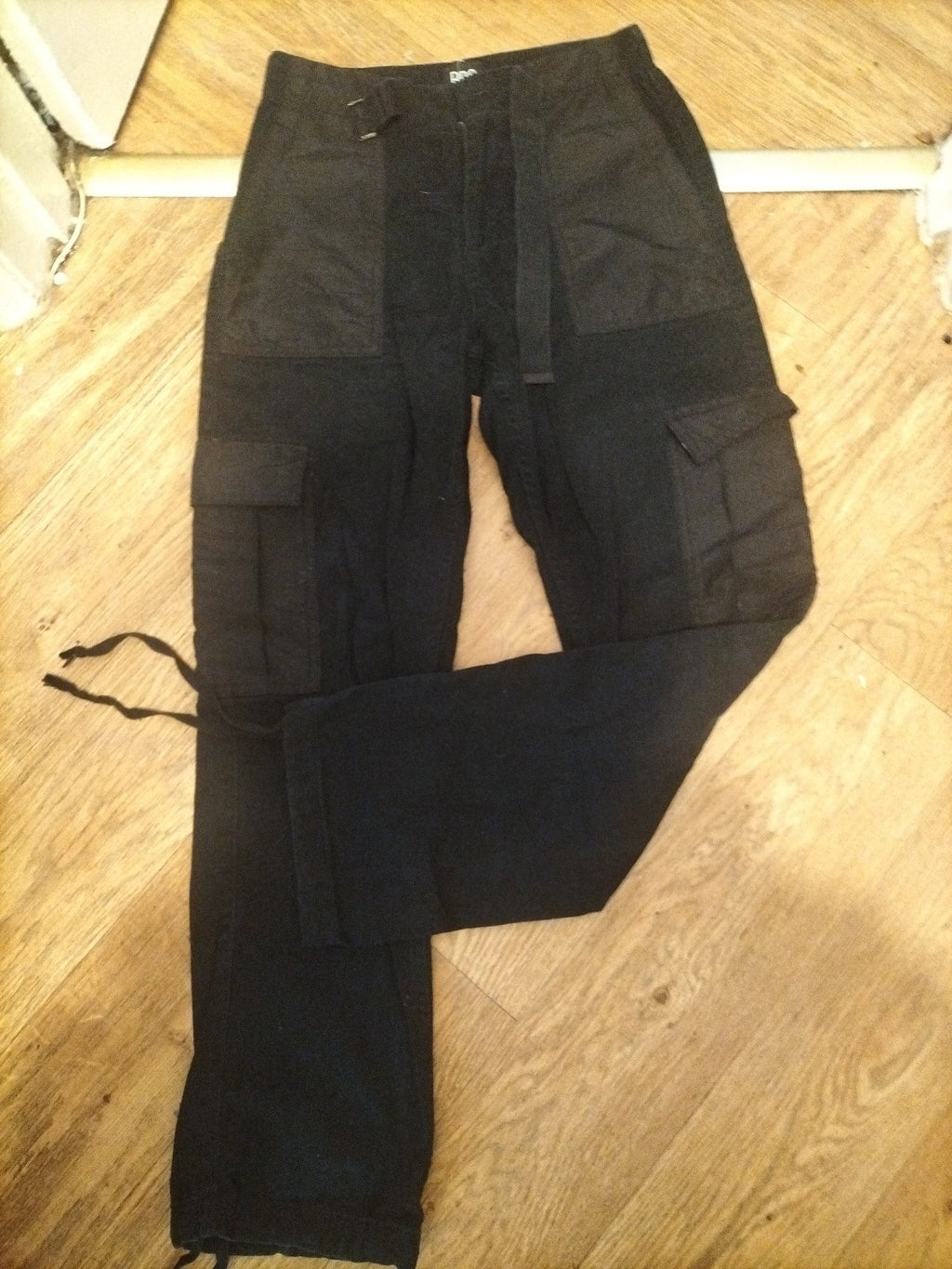 Ladies BDG Size 2XS Black Cargo Trouser(missing Buttons)