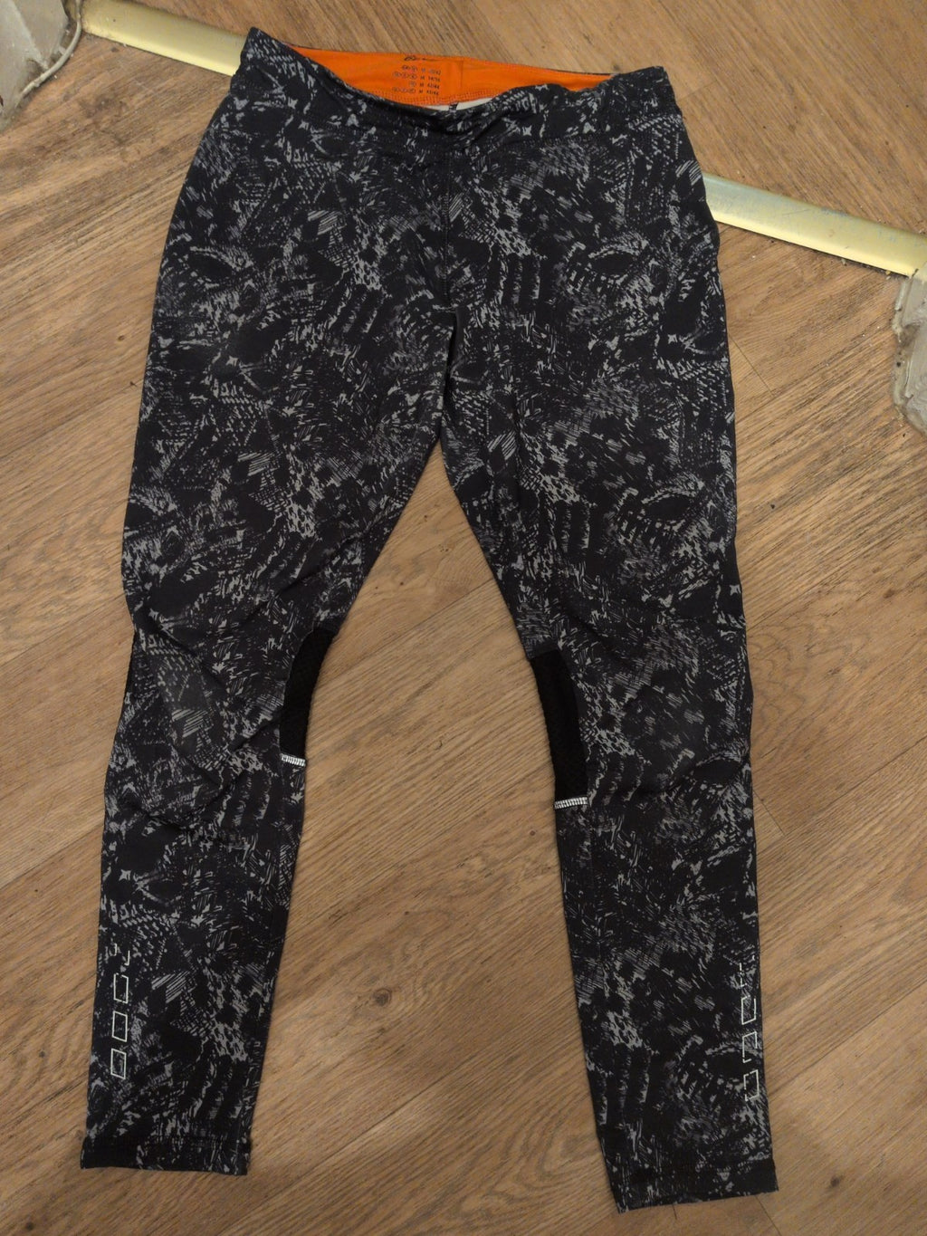 Ladies Crivit Size Medium Black And Grey Leggings