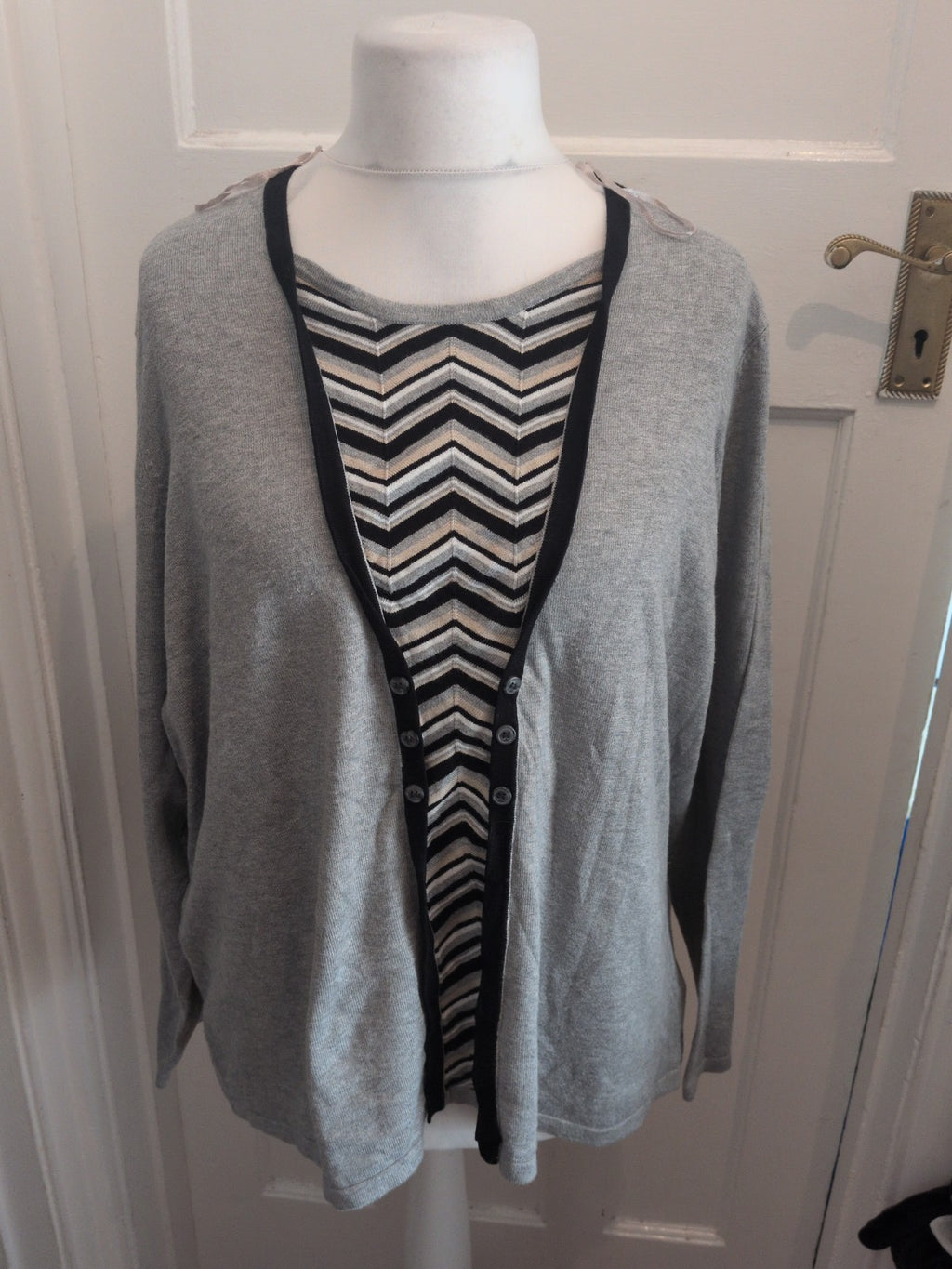 Love Knitwear 22 Grey Long Sleeved Jumper