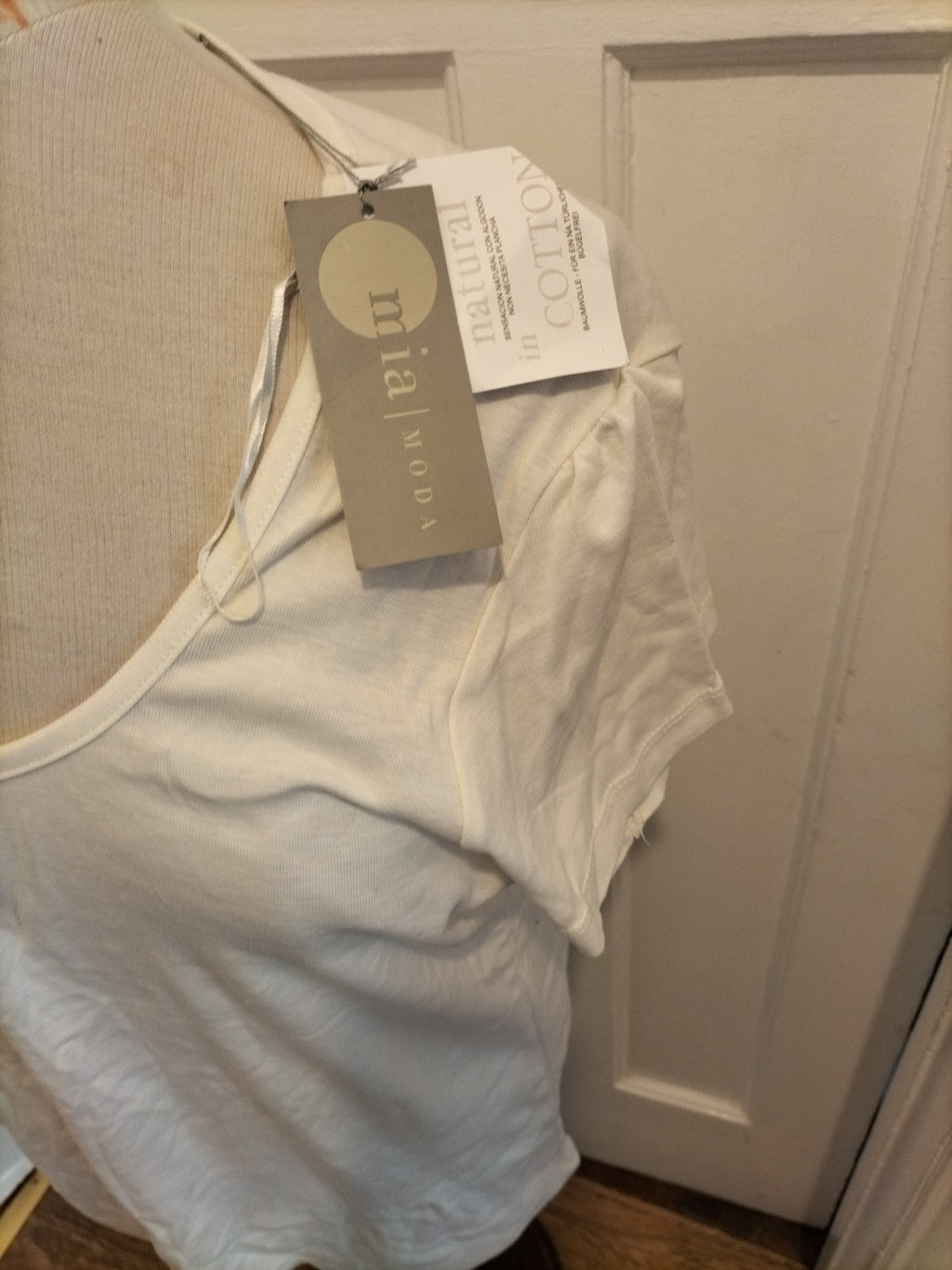 Brand New Ladies Mia Moda Size 18 Corsage Flower Scoop Ivory Tshirt