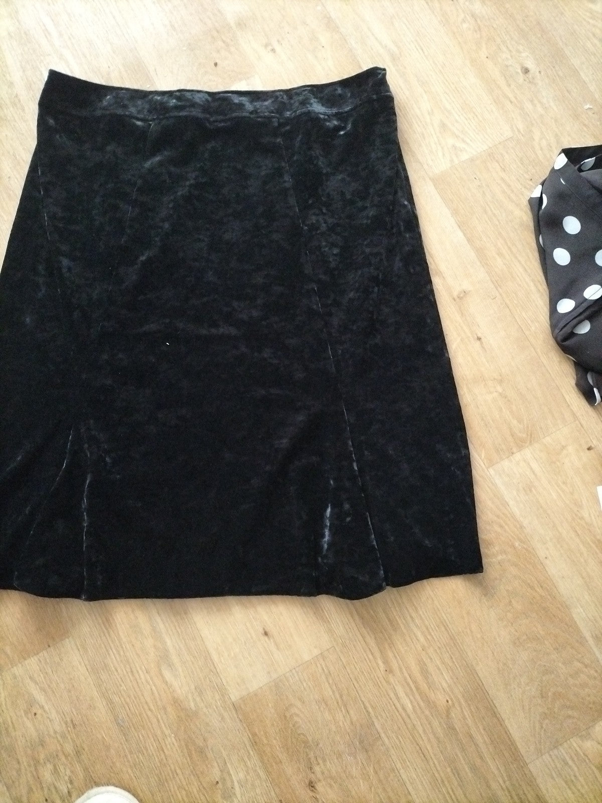 Ladies Frank Walder Size 22 Black Velvet Style Lined Skirt